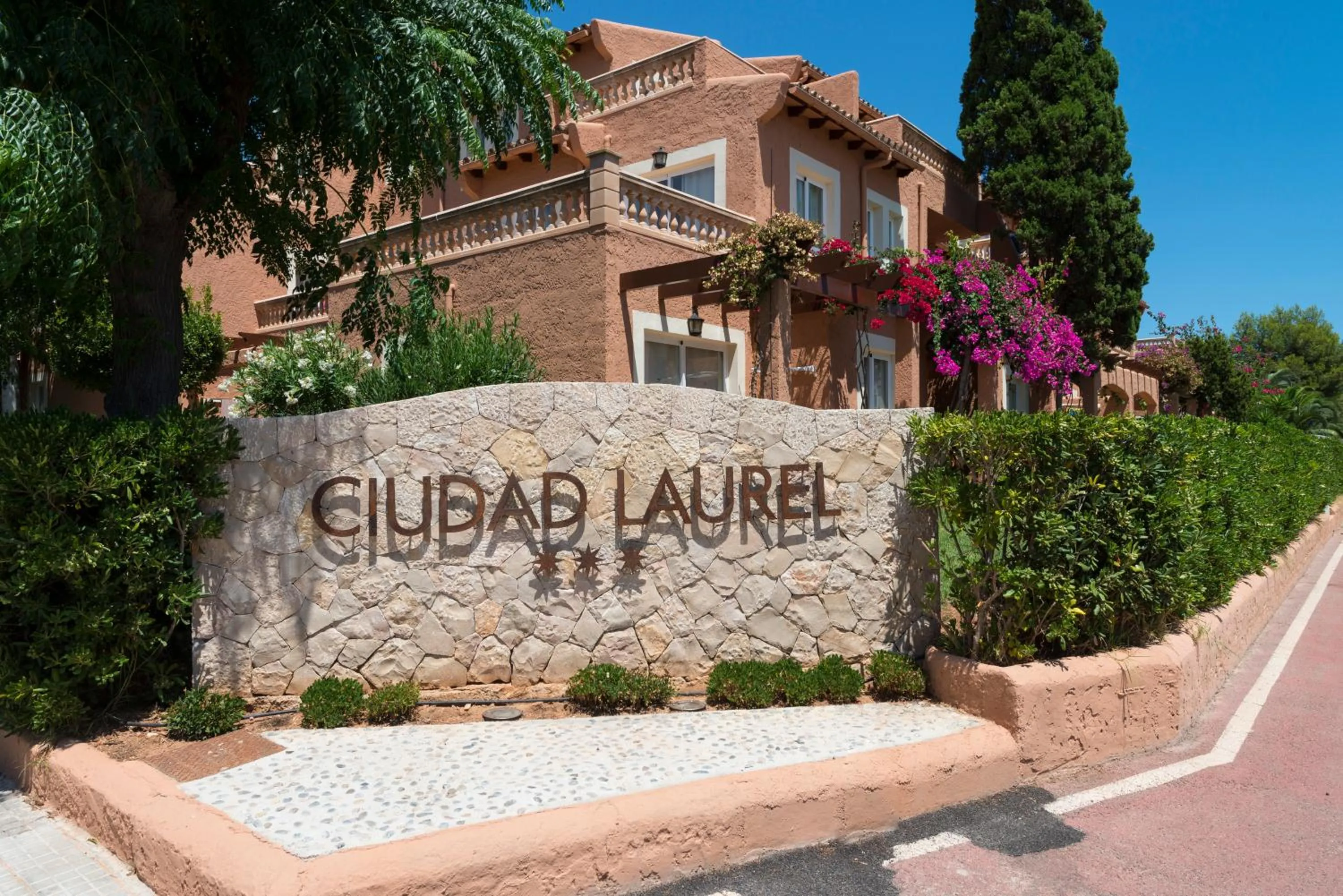 Facade/entrance in Aparthotel Ciudad Laurel