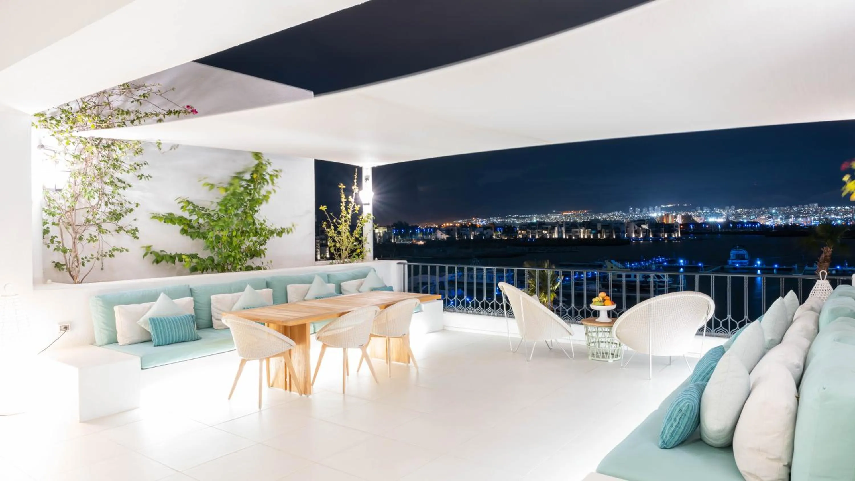 Night in Cloud 7 Residences Ayla Aqaba