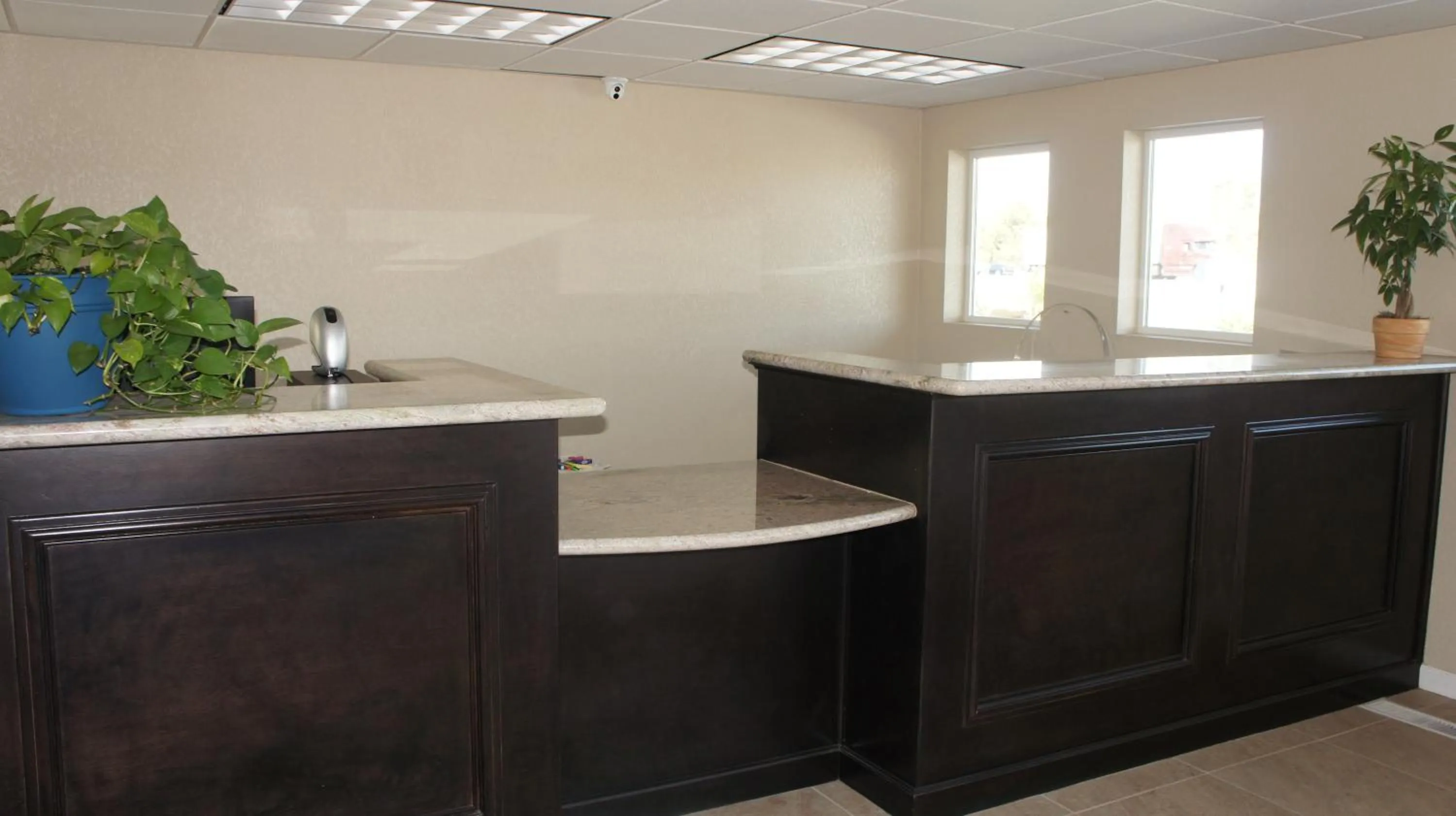 Lobby or reception in Apple Valley Hotel & Lodge