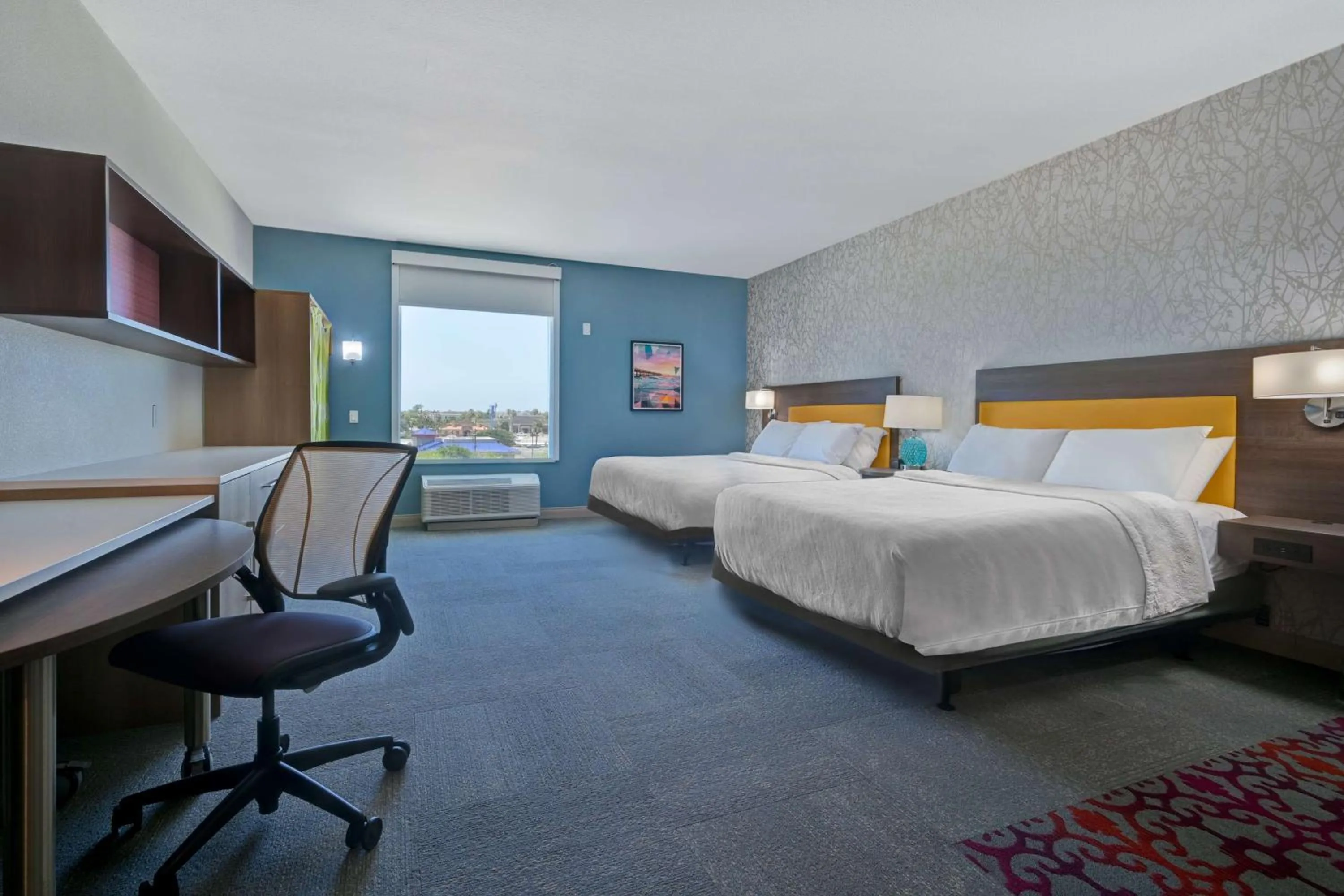 Bed in Home2 Suites Corpus Christi Southeast, Tx