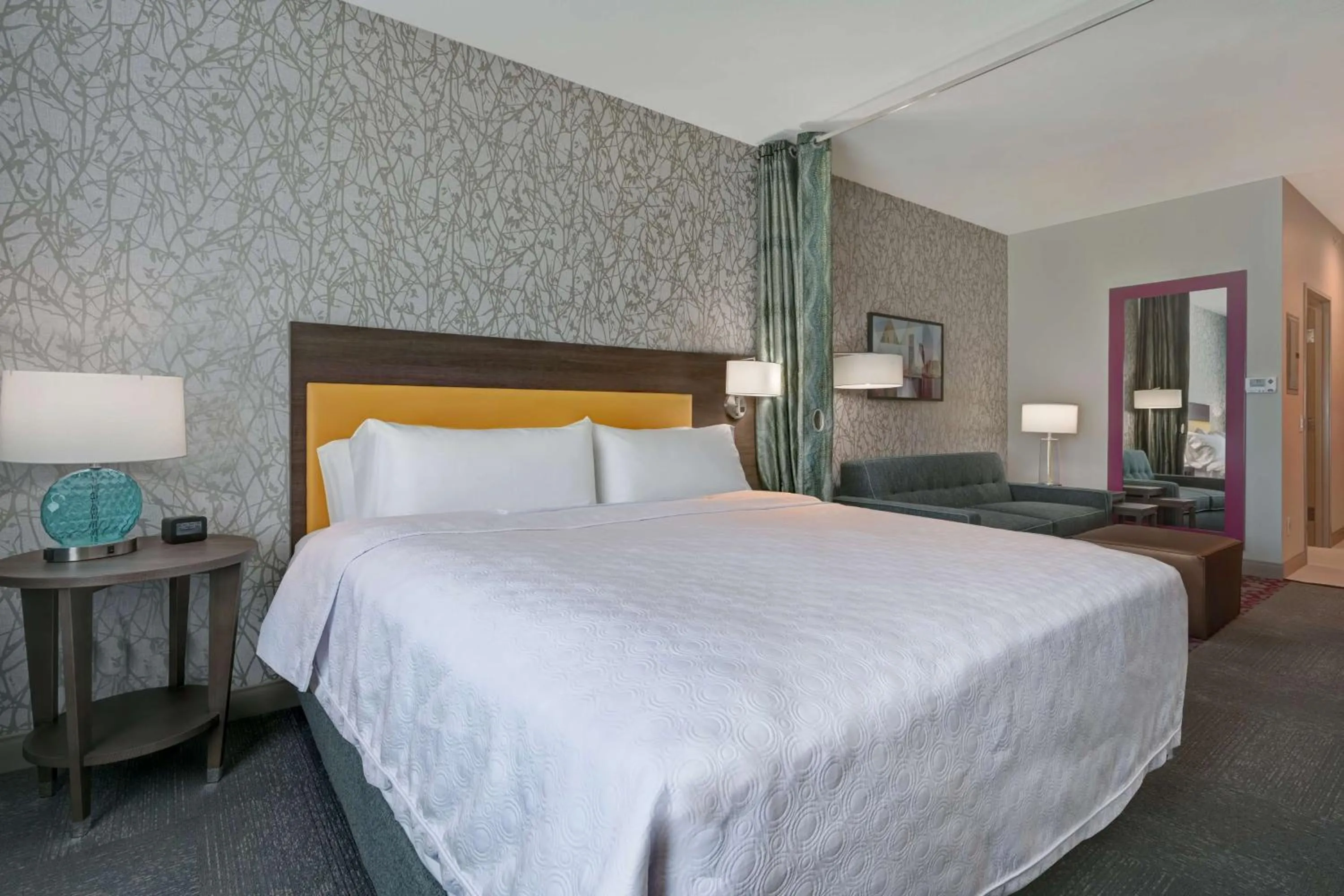 Bed in Home2 Suites Corpus Christi Southeast, Tx