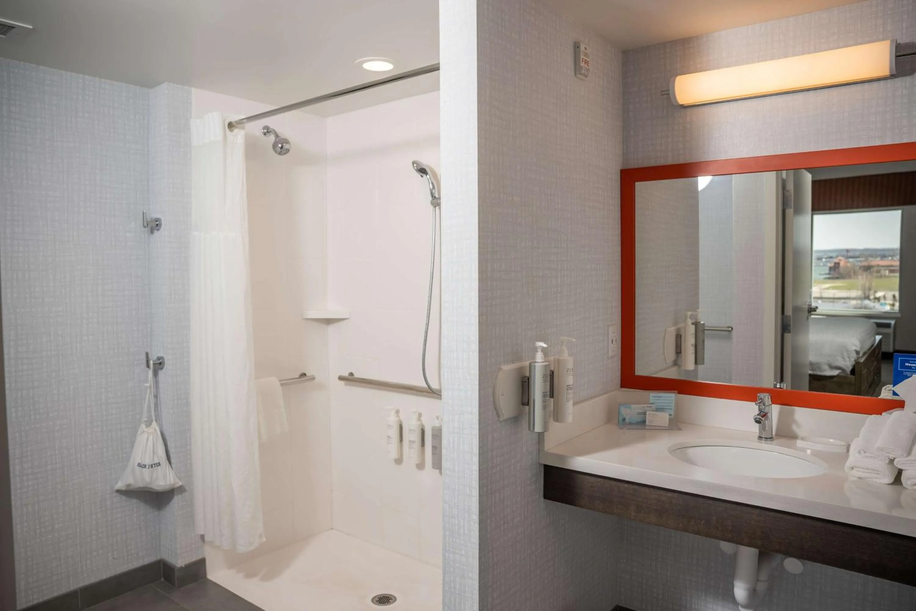 Bathroom in Hampton Inn & Suites Erie Bayfront