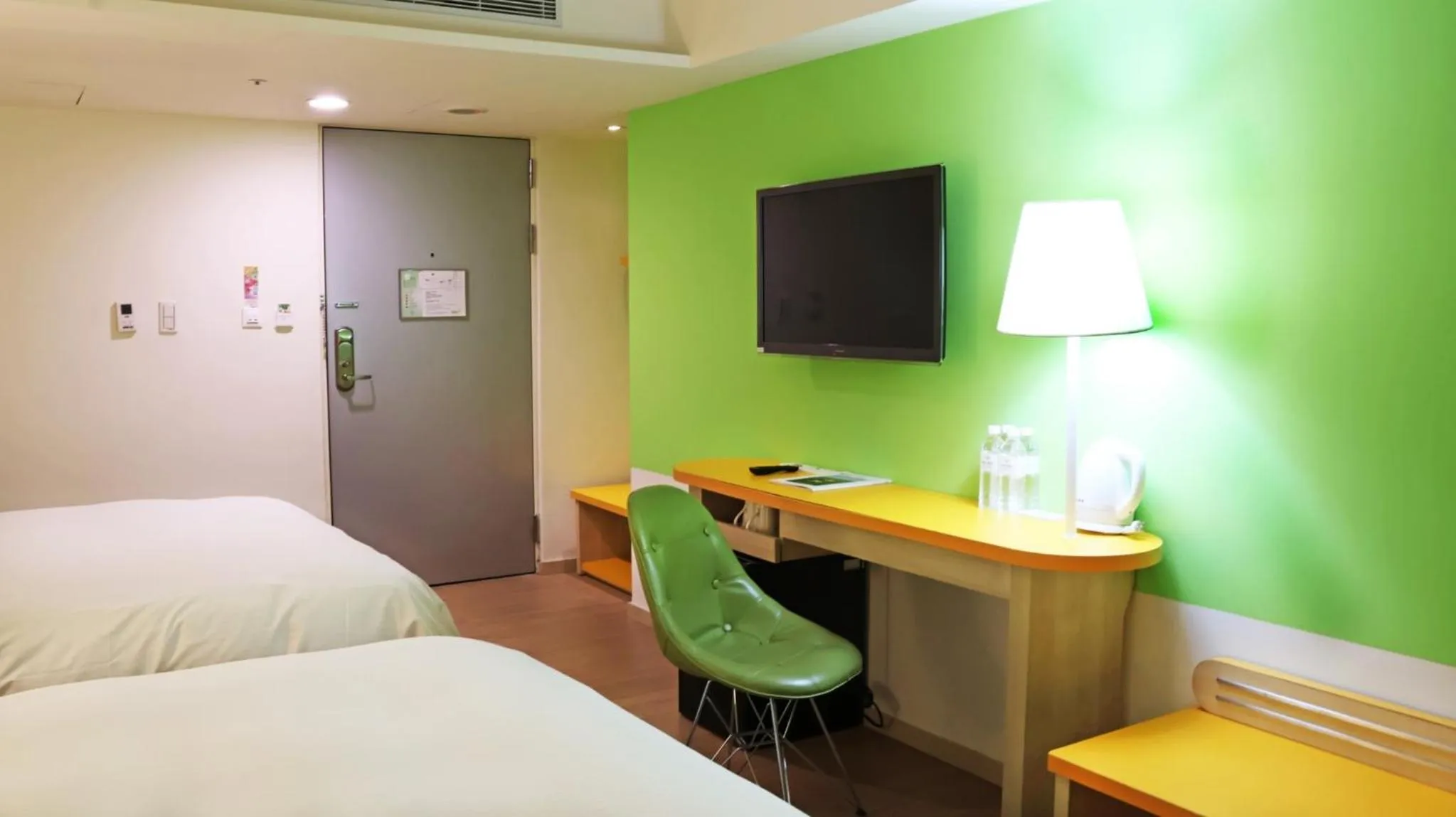 Photo of the whole room, Bed in Fullon Poshtel Kenting