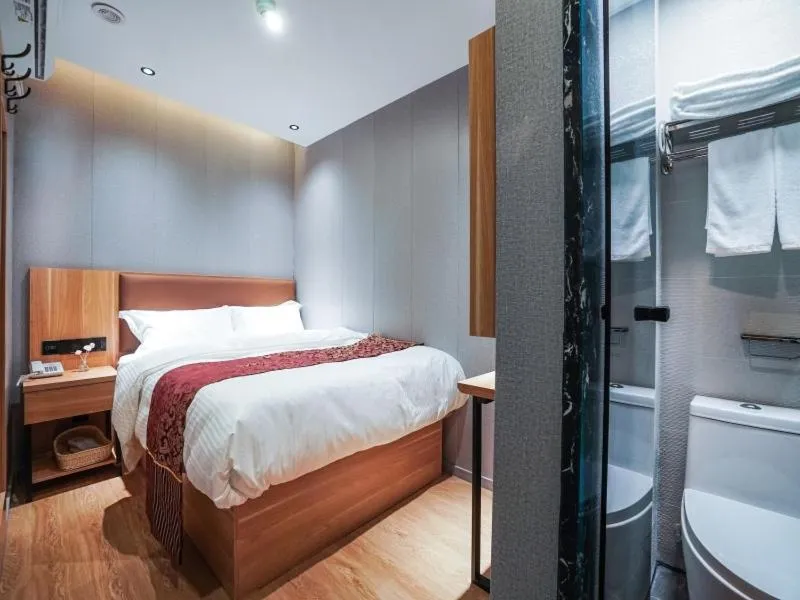 Bed in Green Alliance Baoshan Shanghai University Qihua Road Metro Station