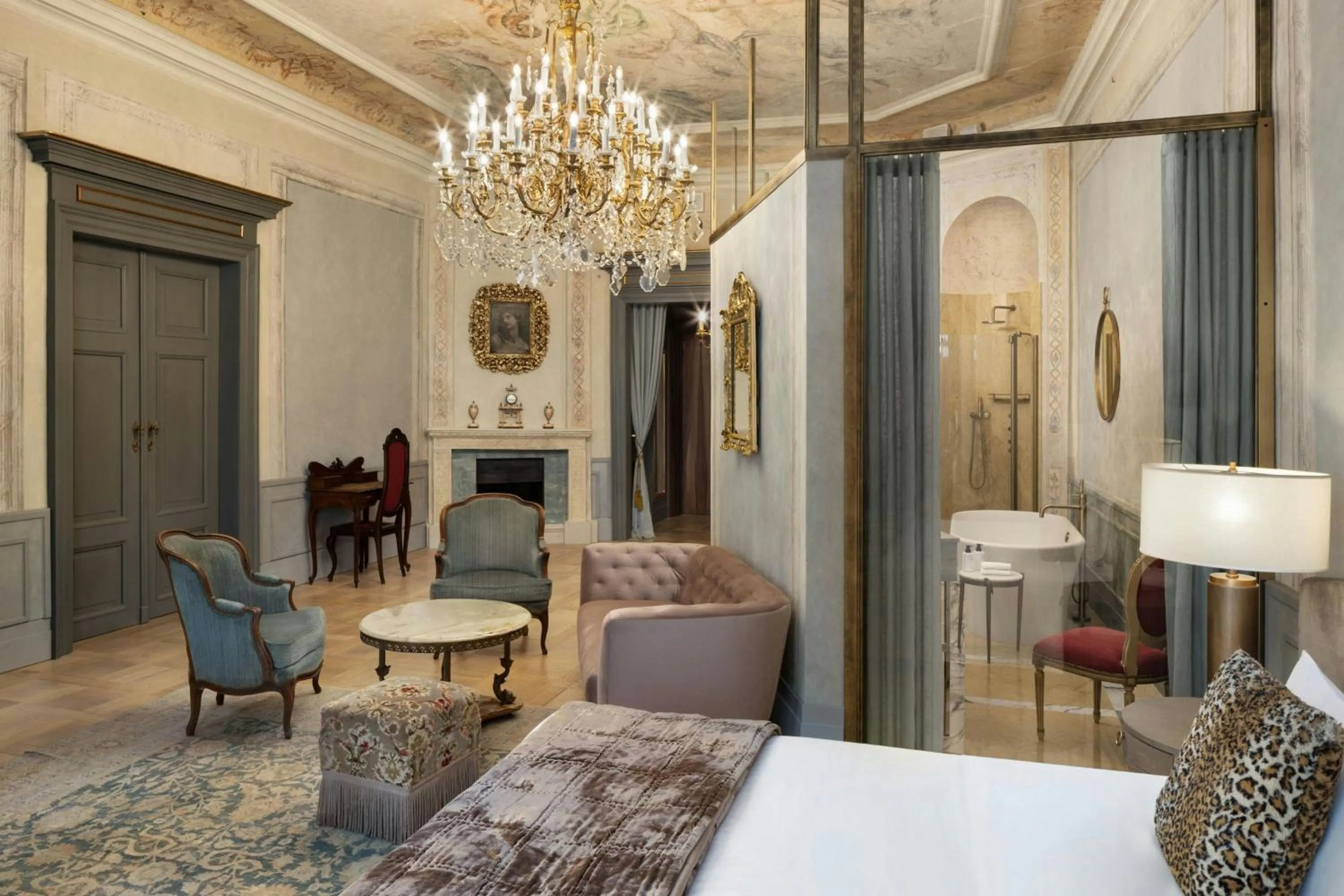 Photo of the whole room, Bed in H15 Palace, a Luxury Collection Hotel, Krakow