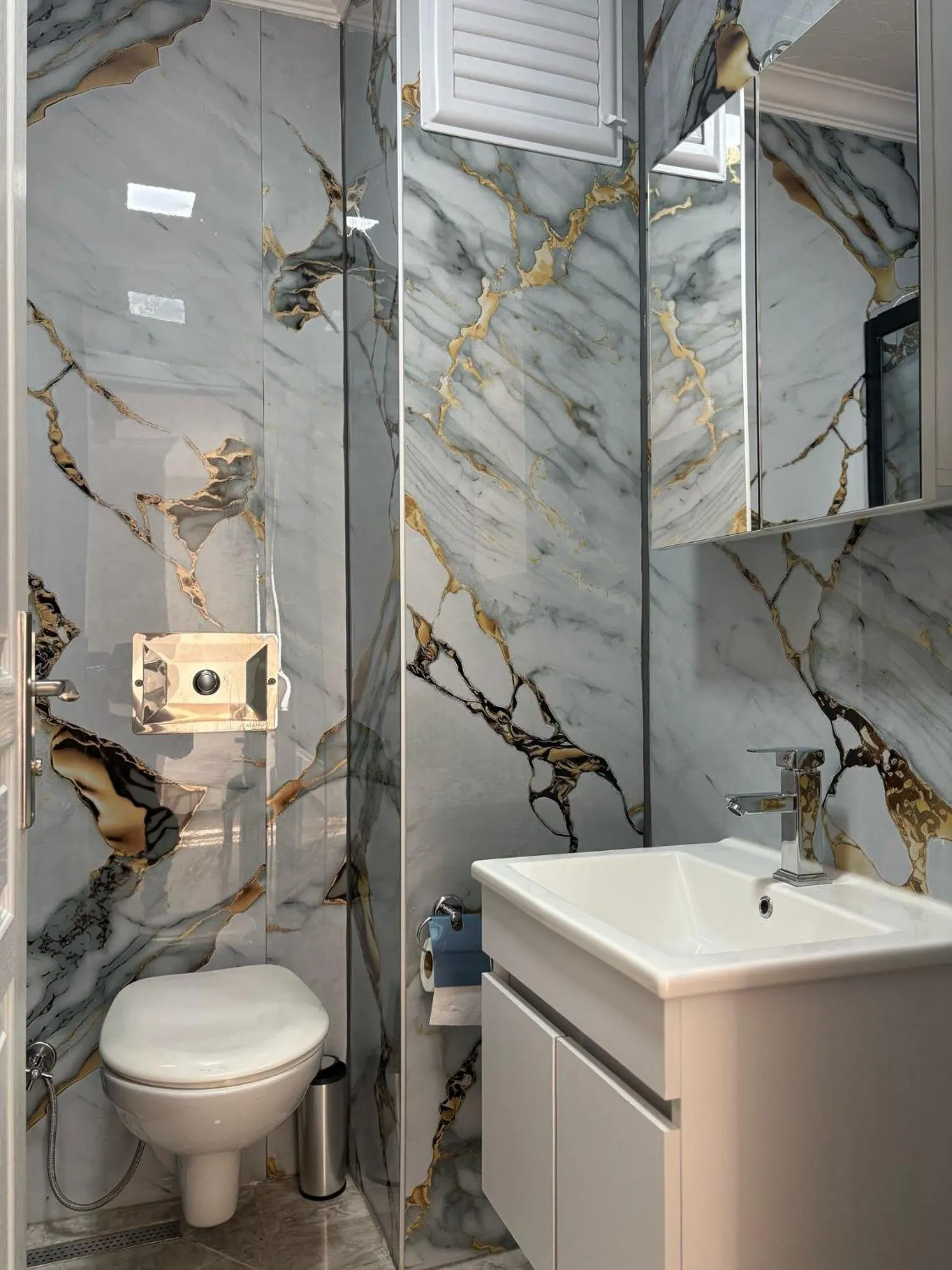 Shower in Armar Hotel