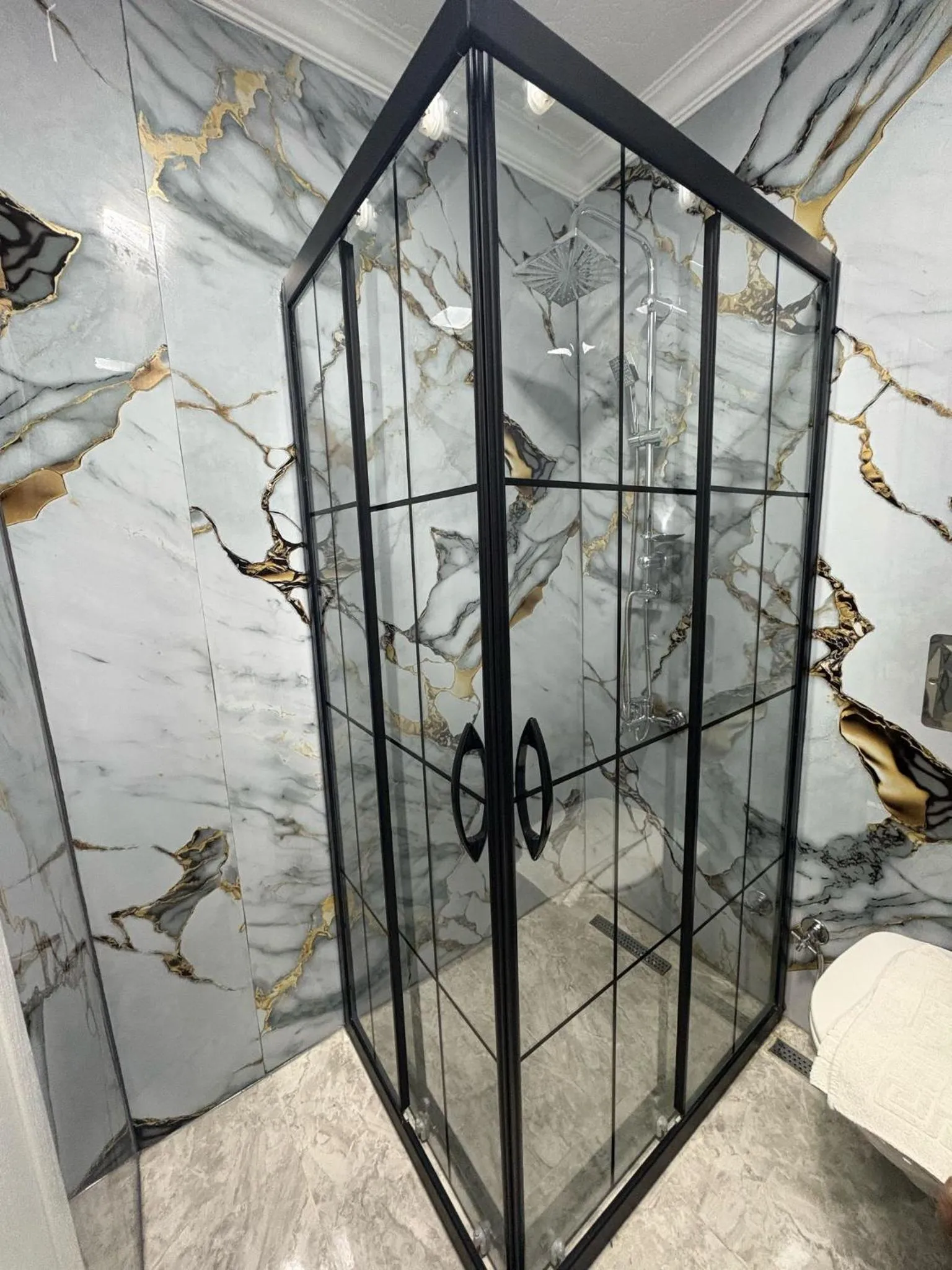 Shower in Armar Hotel