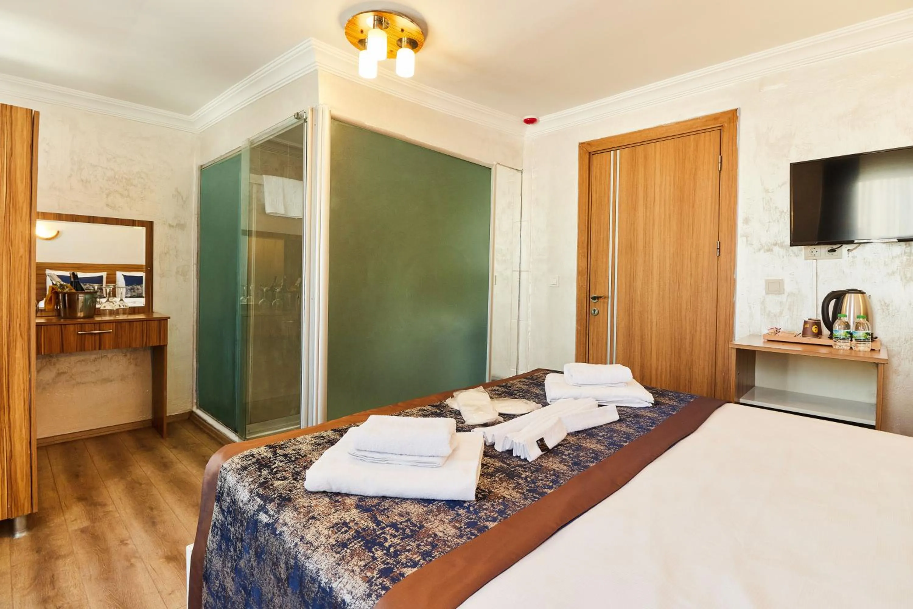 Photo of the whole room, Bed in Armar Hotel