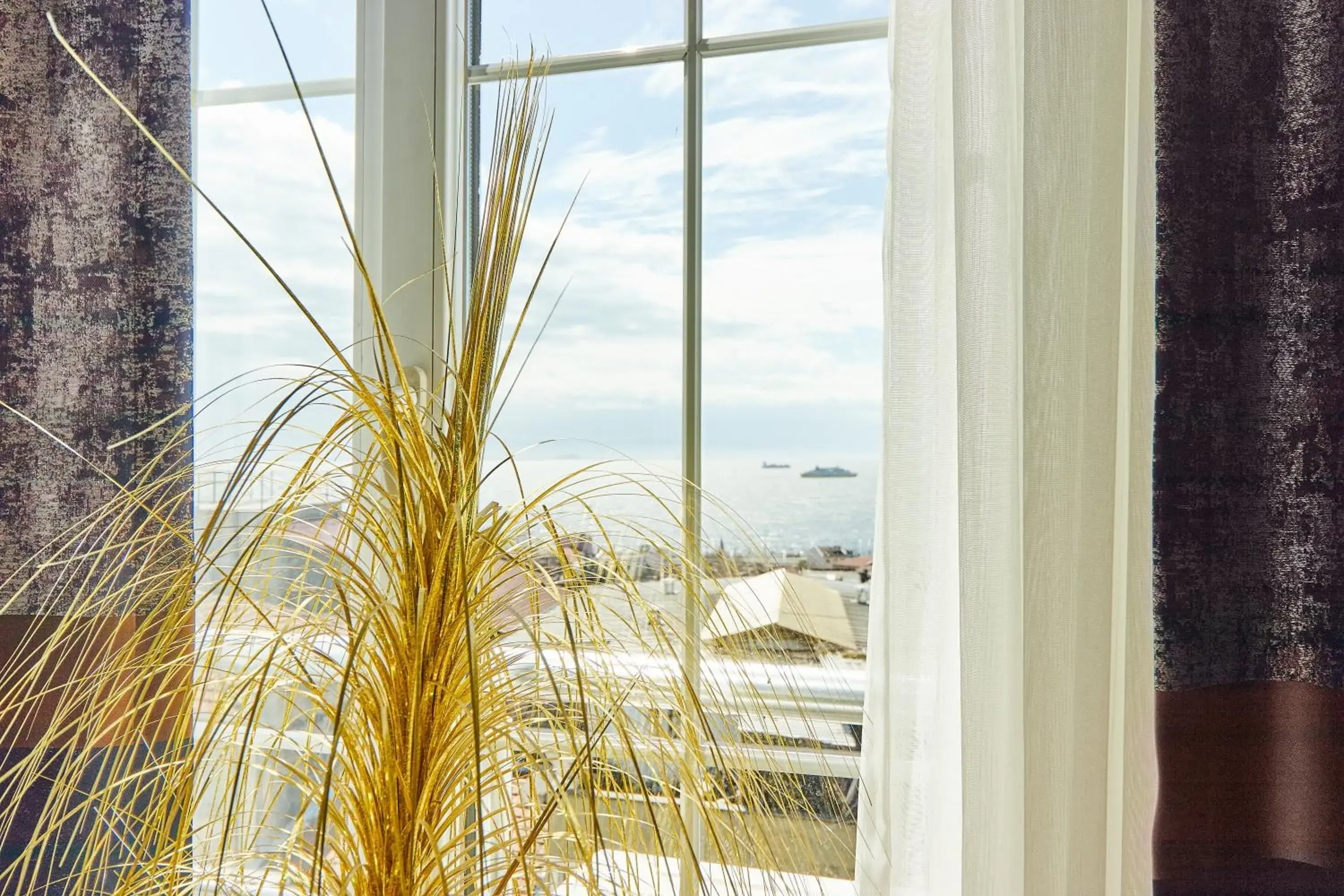 Standard Triple Room with Sea View in Armar Hotel Standard Triple Room with Sea View in Armar Hotel