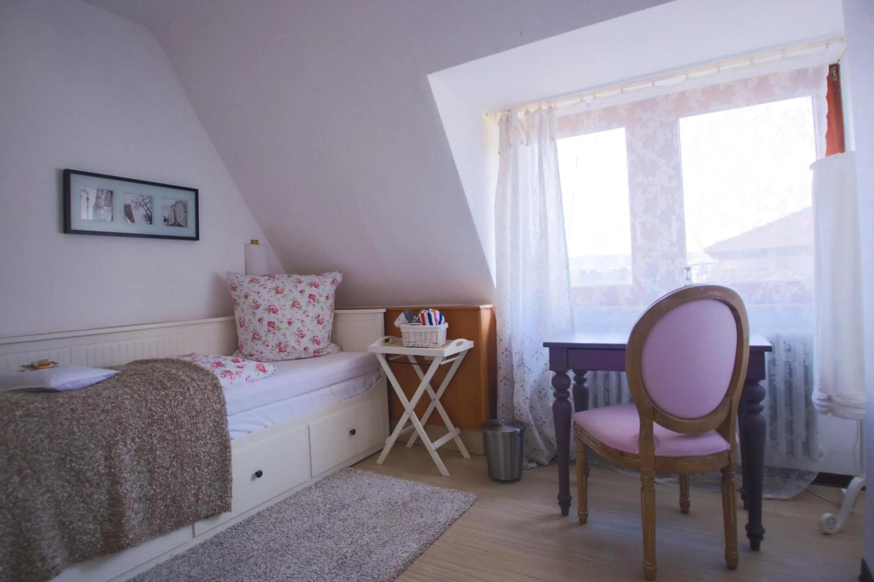 Photo of the whole room in Hotel Barbarossa Garni