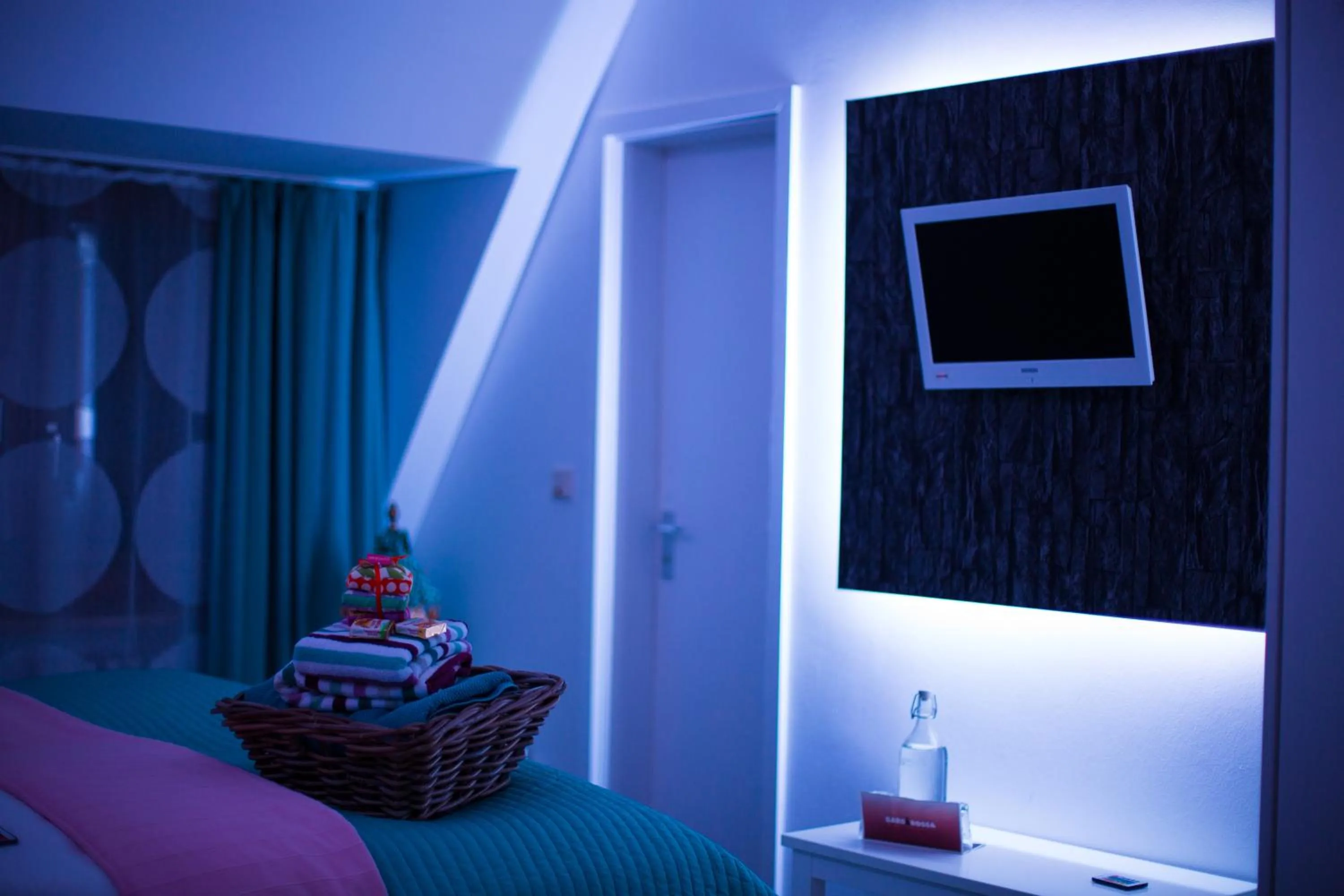TV and multimedia, Bed in Hotel Barbarossa Garni