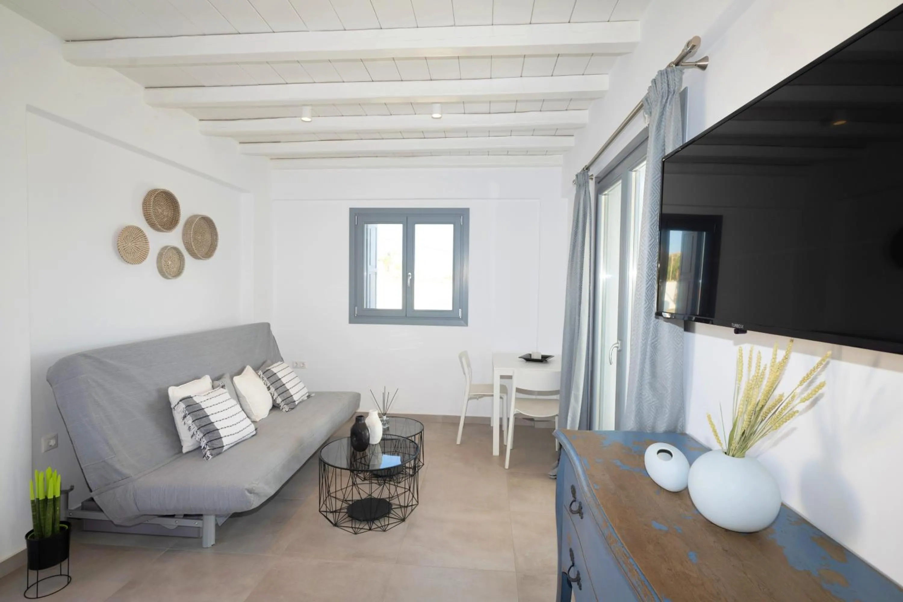 TV and multimedia in Mykonos Dot Apartments