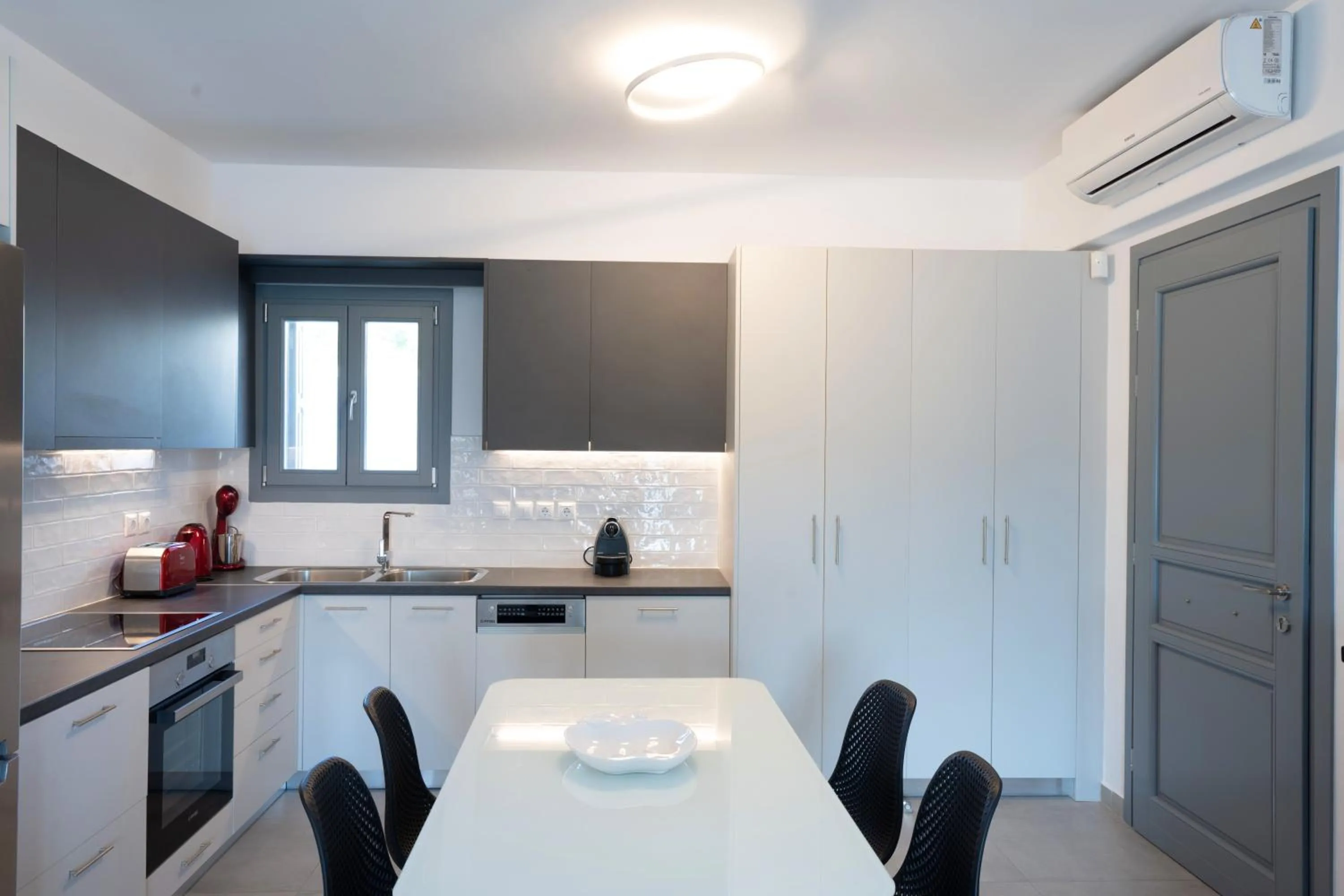 Kitchen or kitchenette in Mykonos Dot Apartments