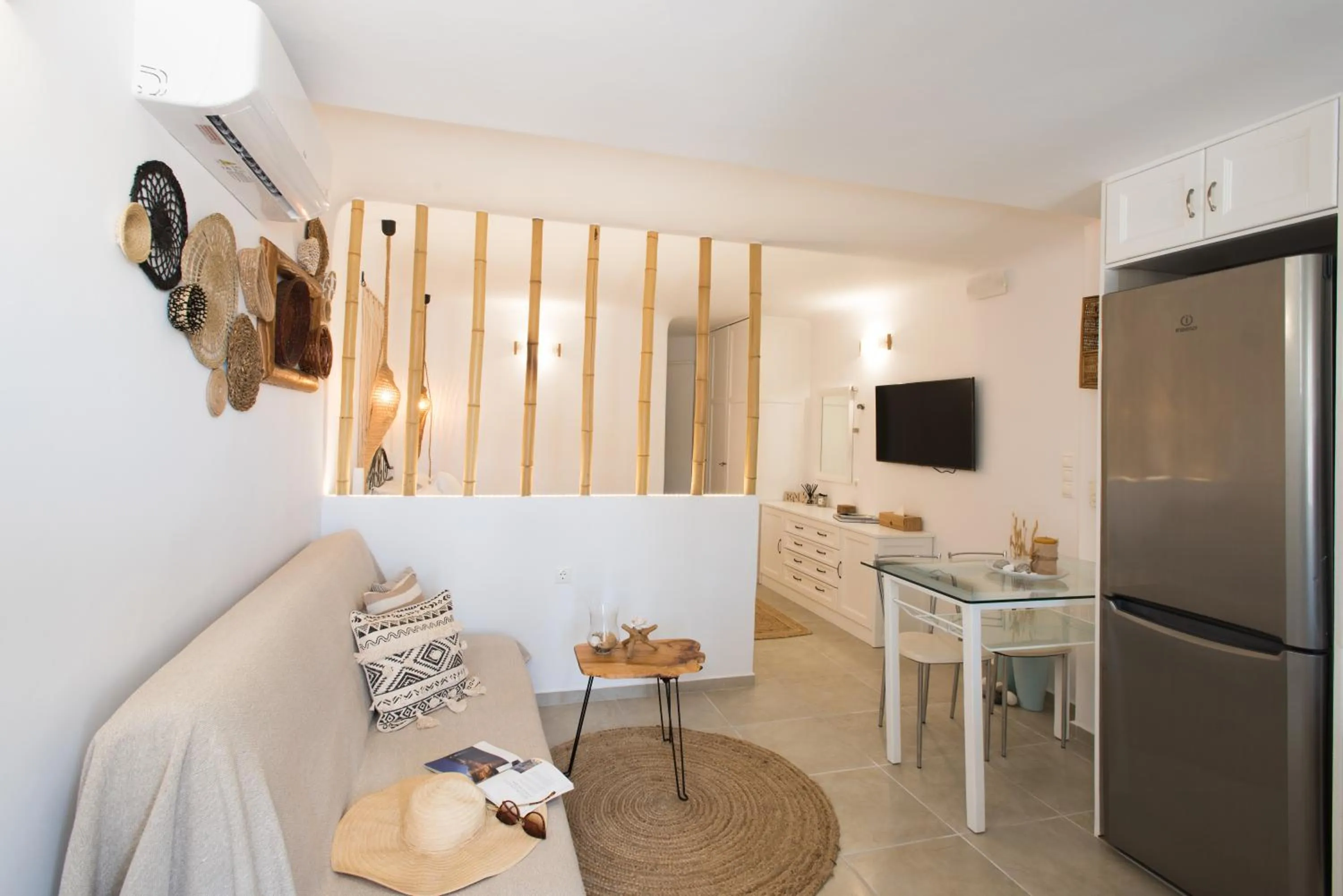 TV and multimedia in Mykonos Dot Apartments