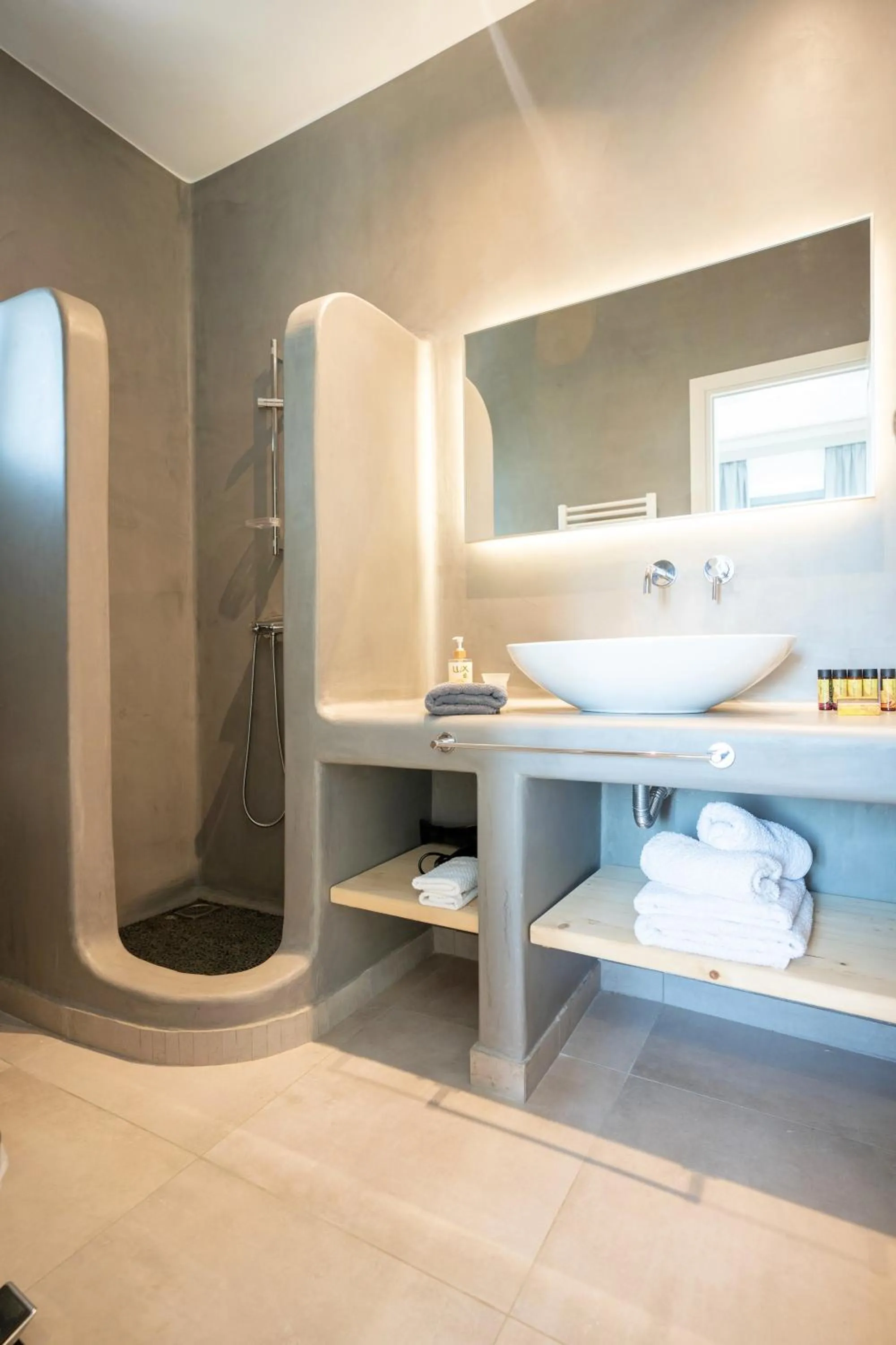 Shower in Mykonos Dot Apartments