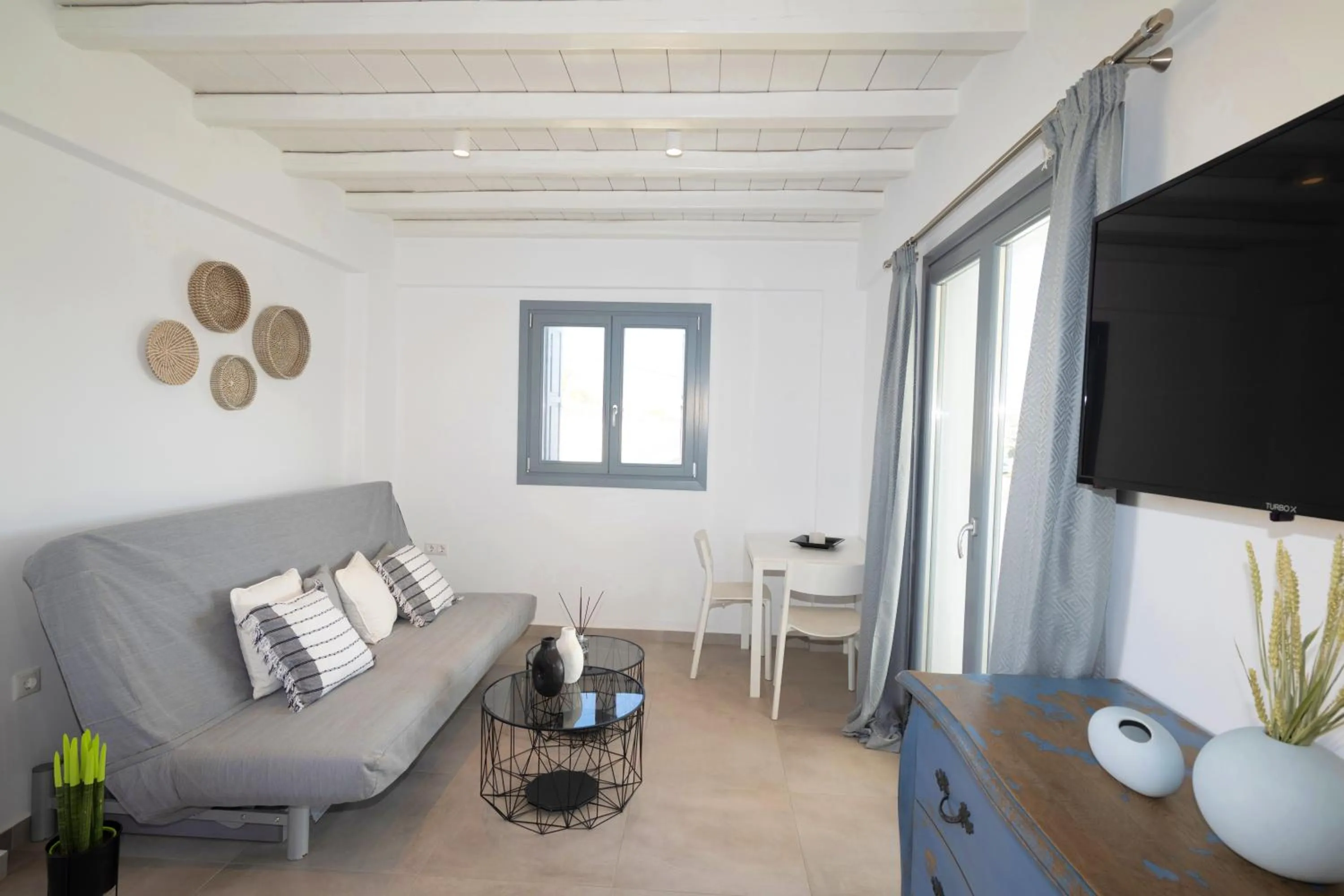 TV and multimedia in Mykonos Dot Apartments