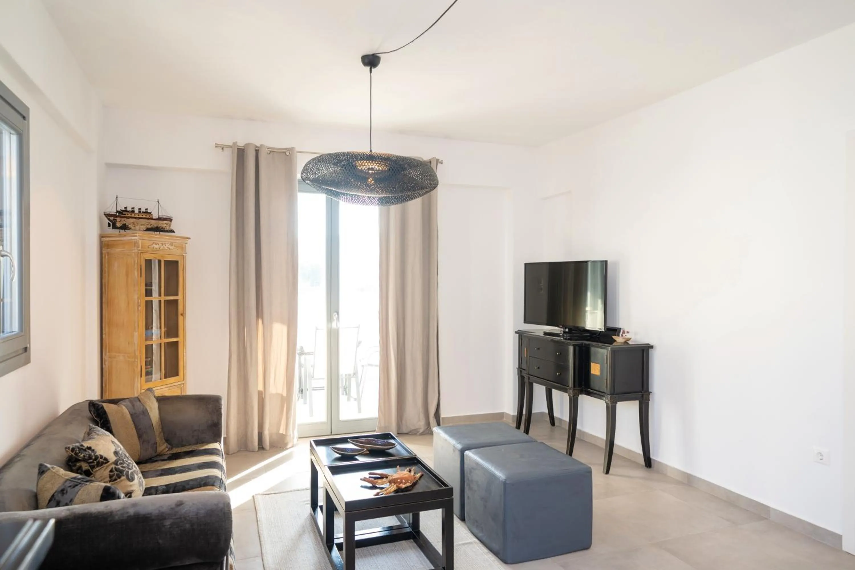 TV and multimedia in Mykonos Dot Apartments