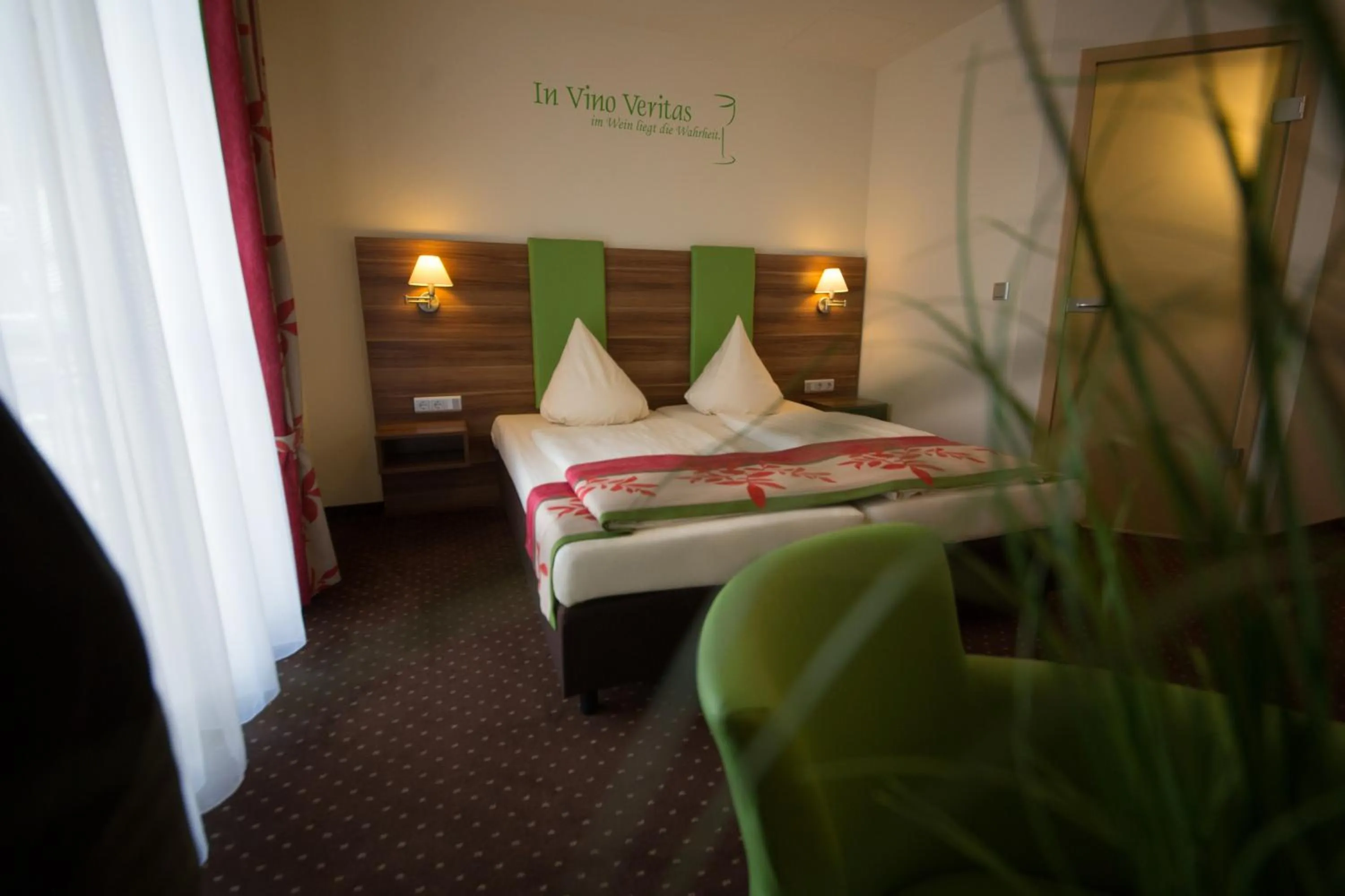 Photo of the whole room, Bed in Altdeutsche Weinstube - Superior