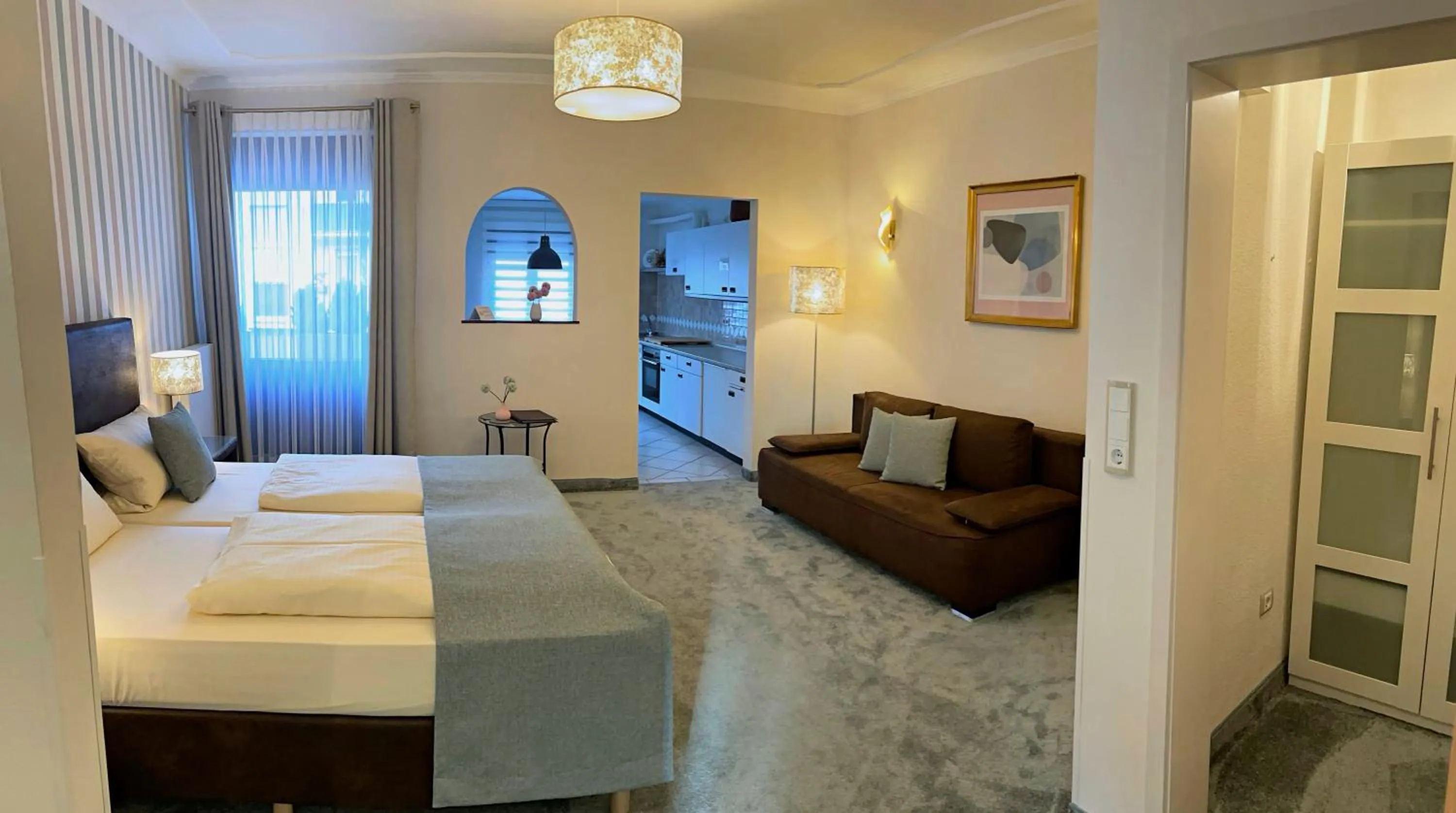 Photo of the whole room, Bed in Altdeutsche Weinstube - Superior