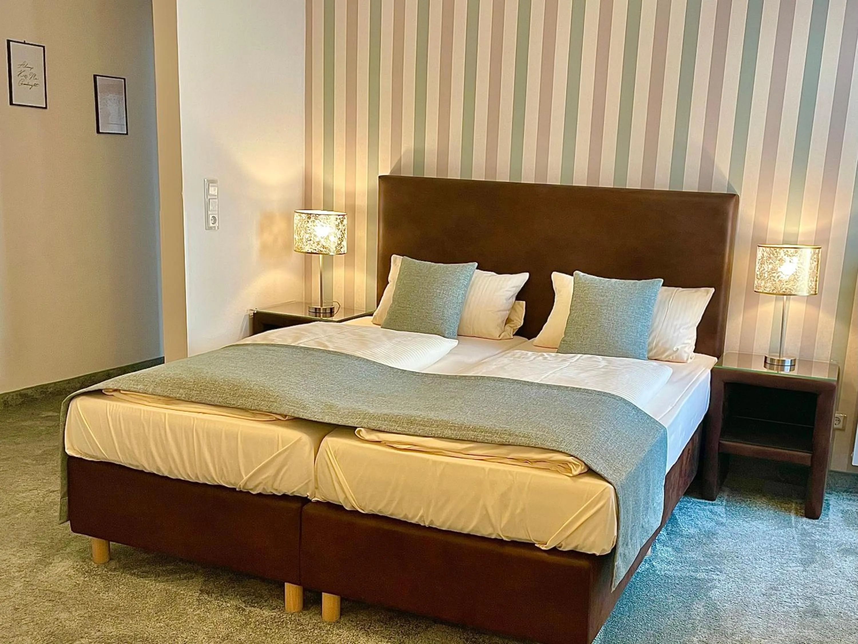 Photo of the whole room, Bed in Altdeutsche Weinstube - Superior