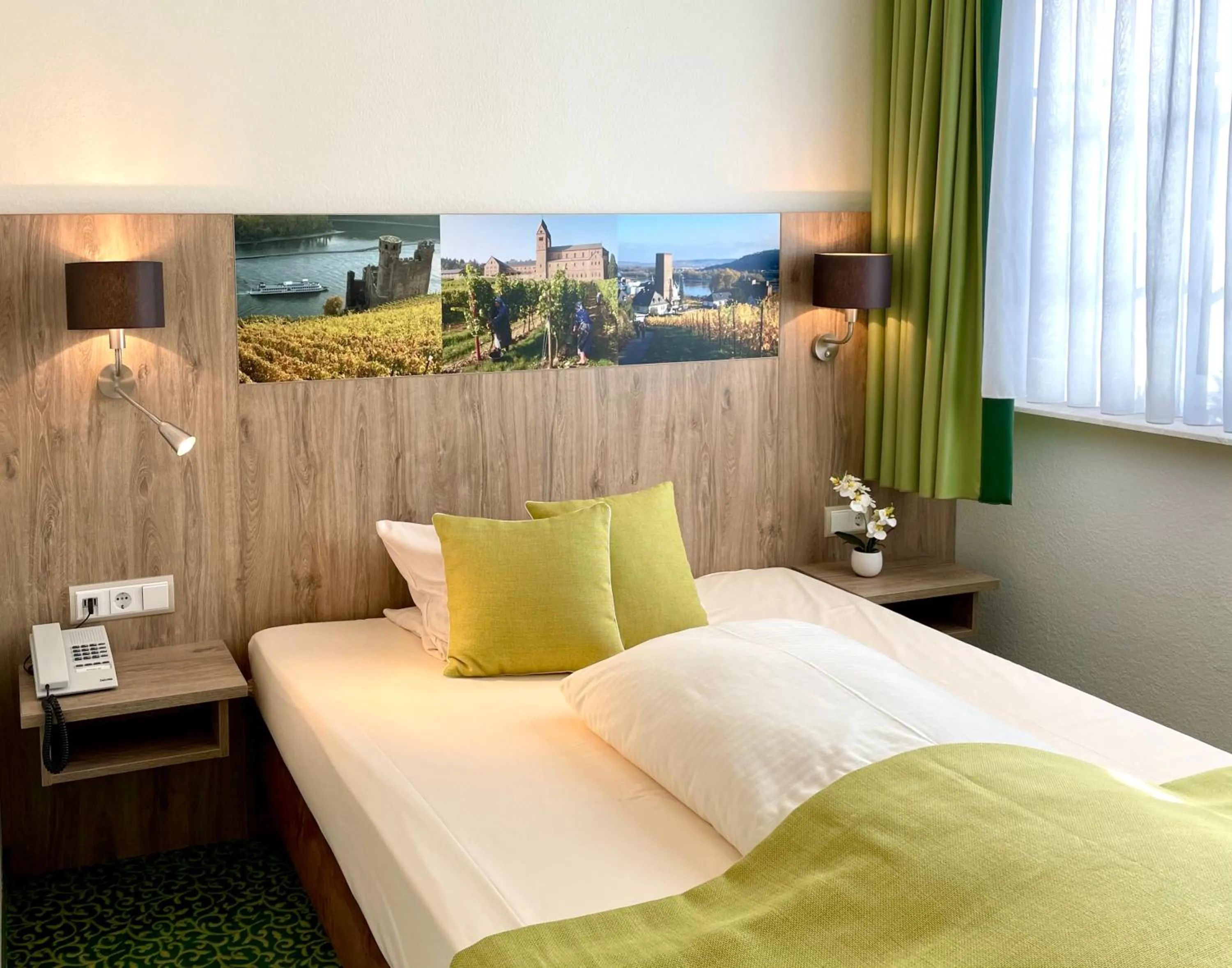 Photo of the whole room, Bed in Altdeutsche Weinstube - Superior