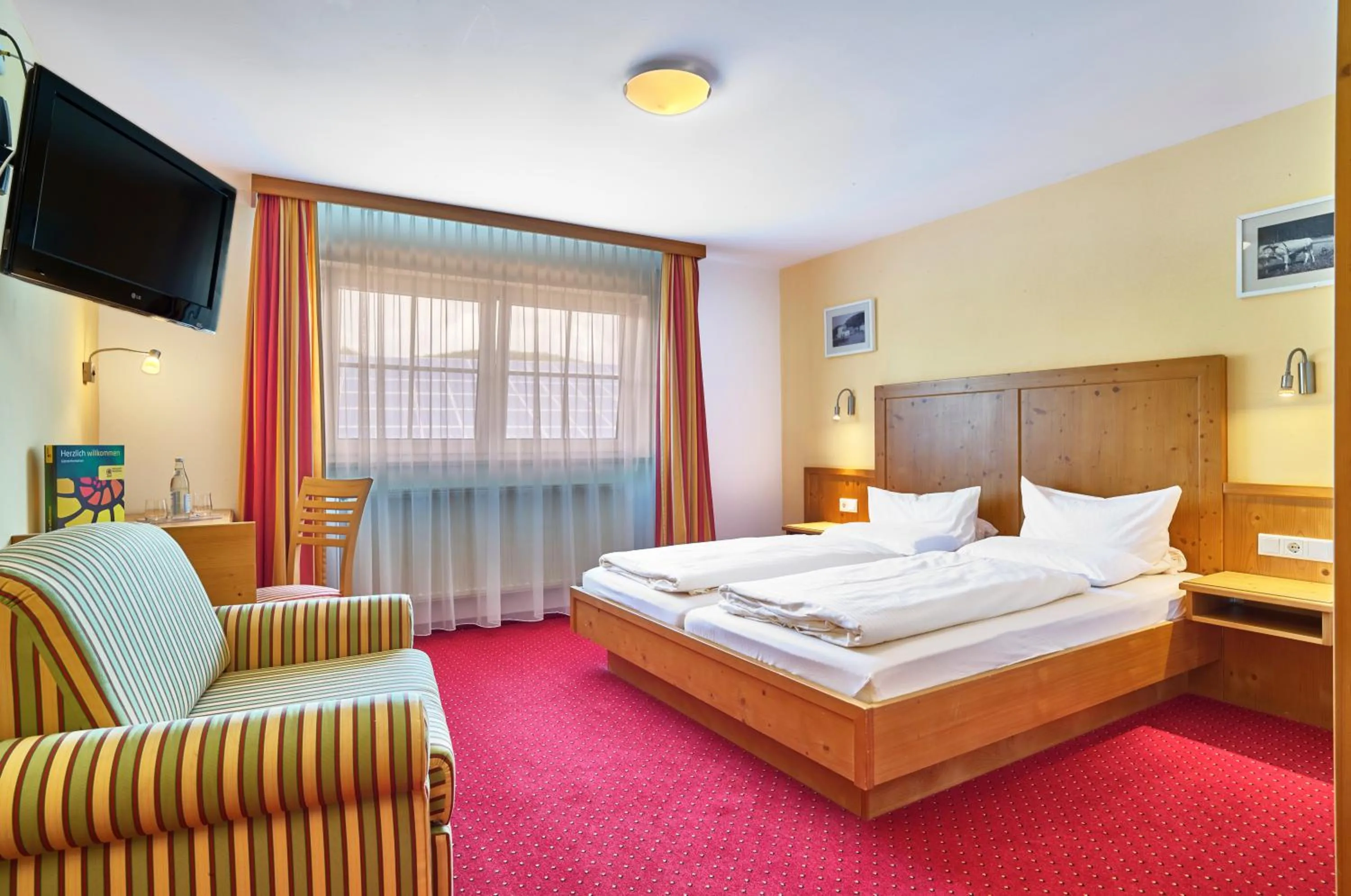 Bedroom, Bed in Zum blauen Hecht