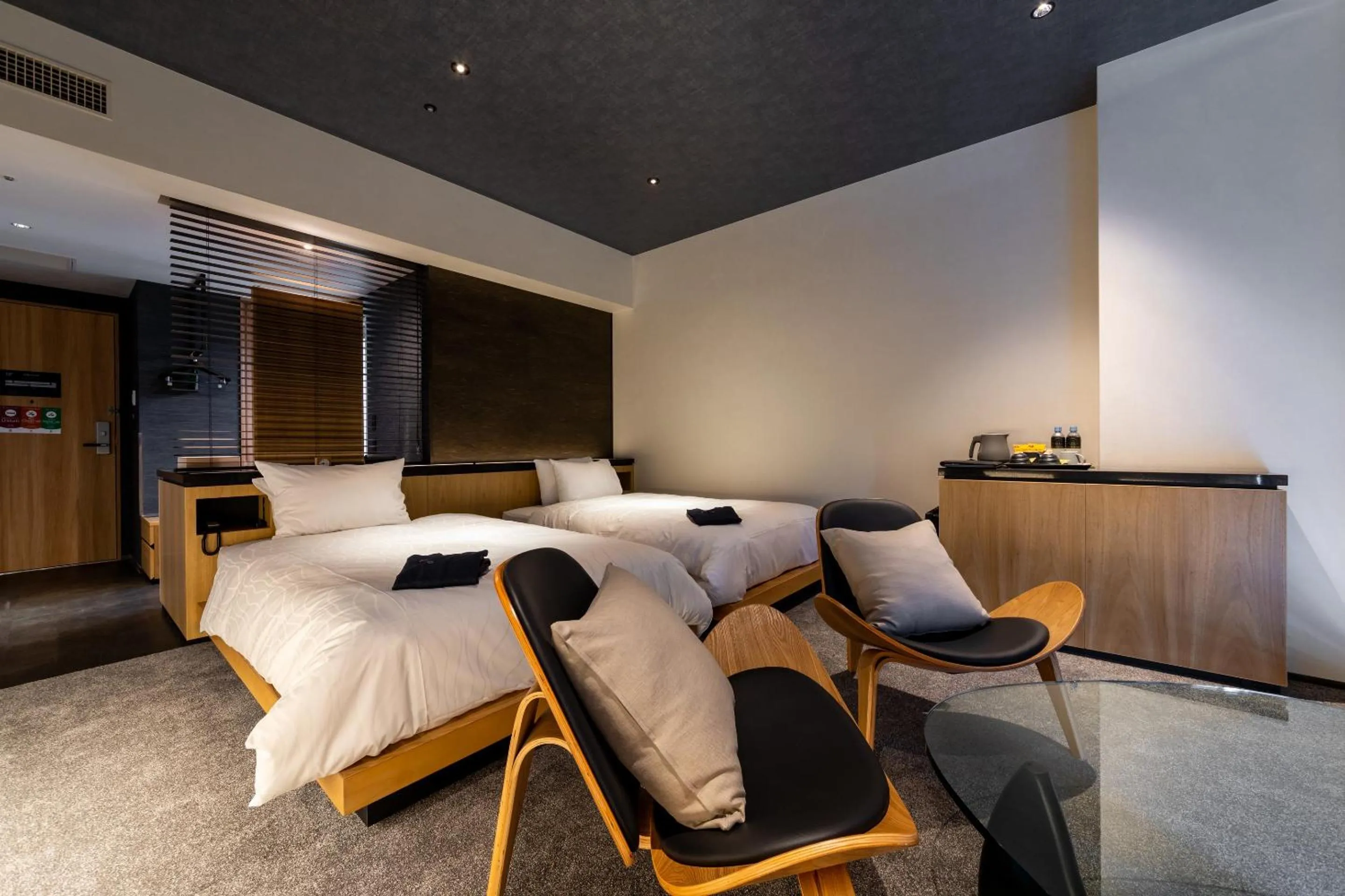 Photo of the whole room in The358 SORA