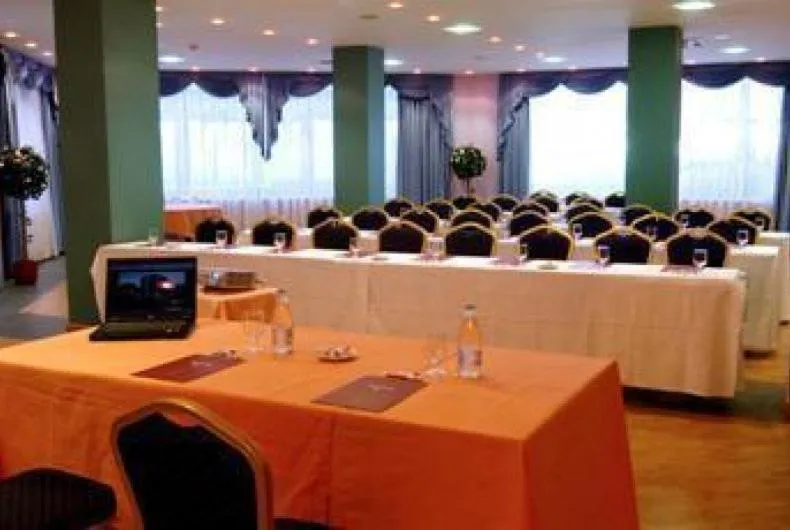 Restaurant/places to eat in HOTEL V.CIUDAD