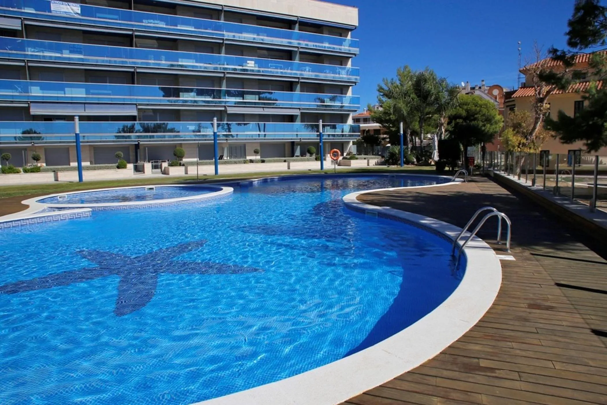 AT161 Vistas a la playa, piscina y equipamiento completo
