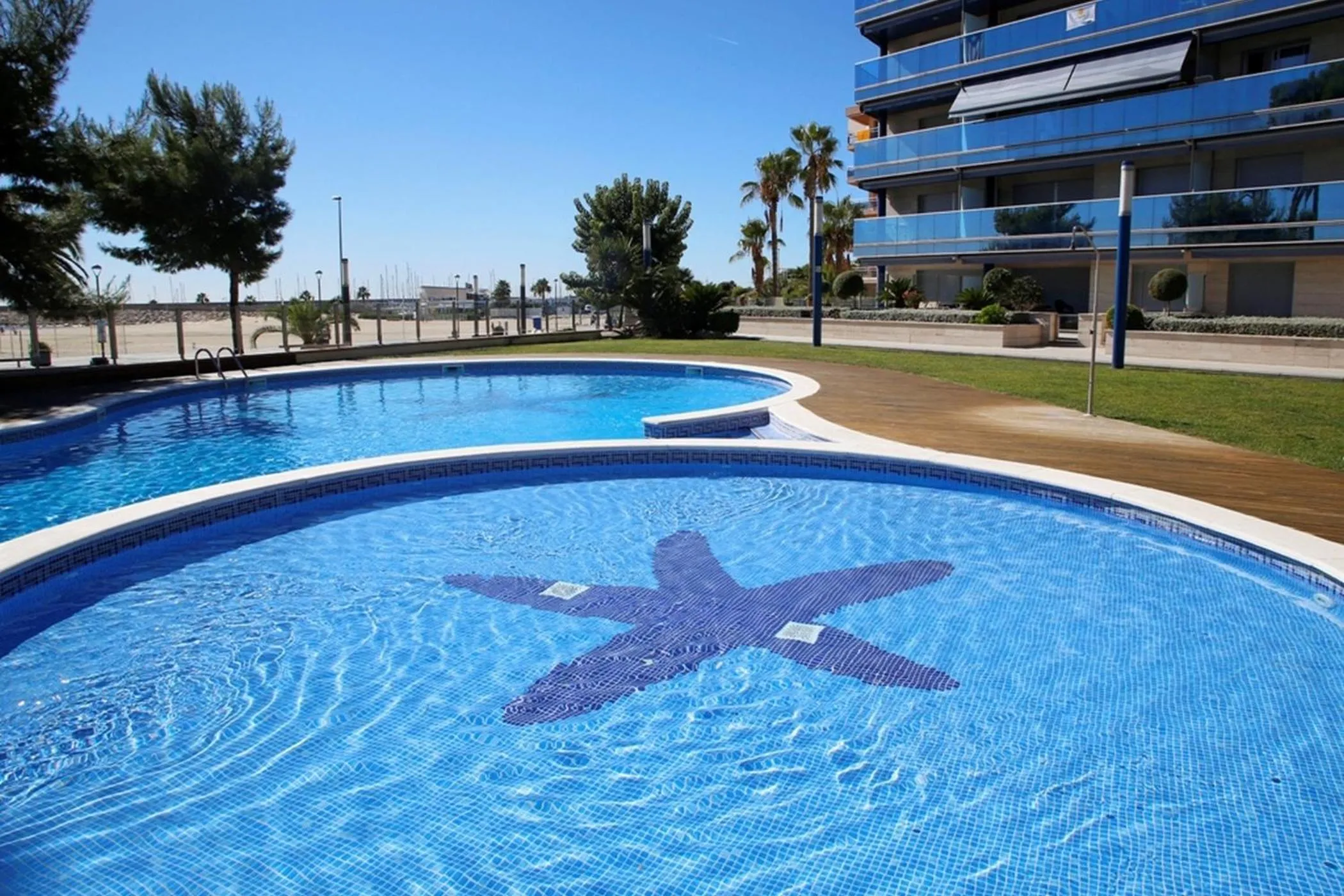 AT161 Vistas a la playa, piscina y equipamiento completo
