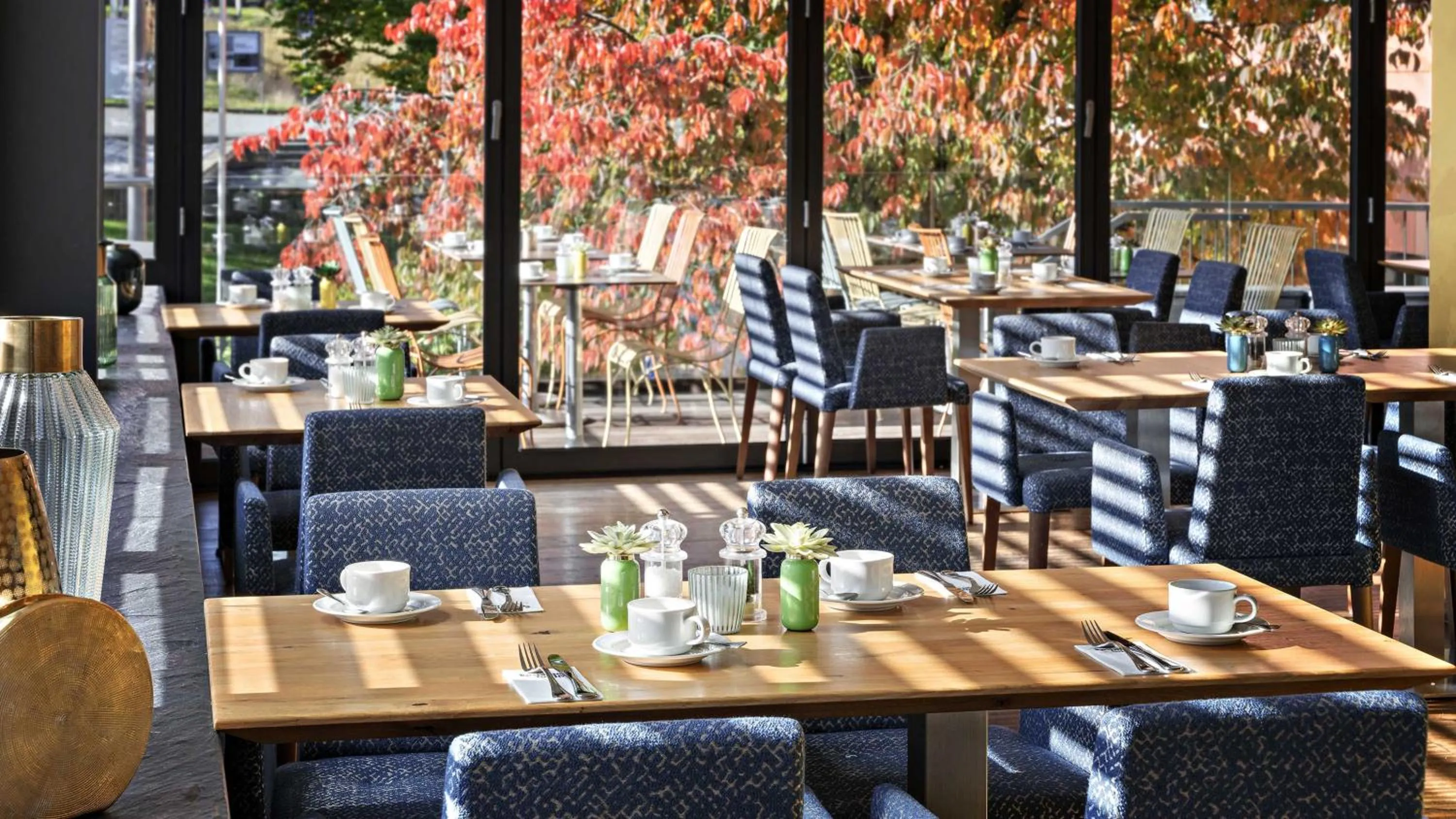 Restaurant/places to eat in Hotel Central