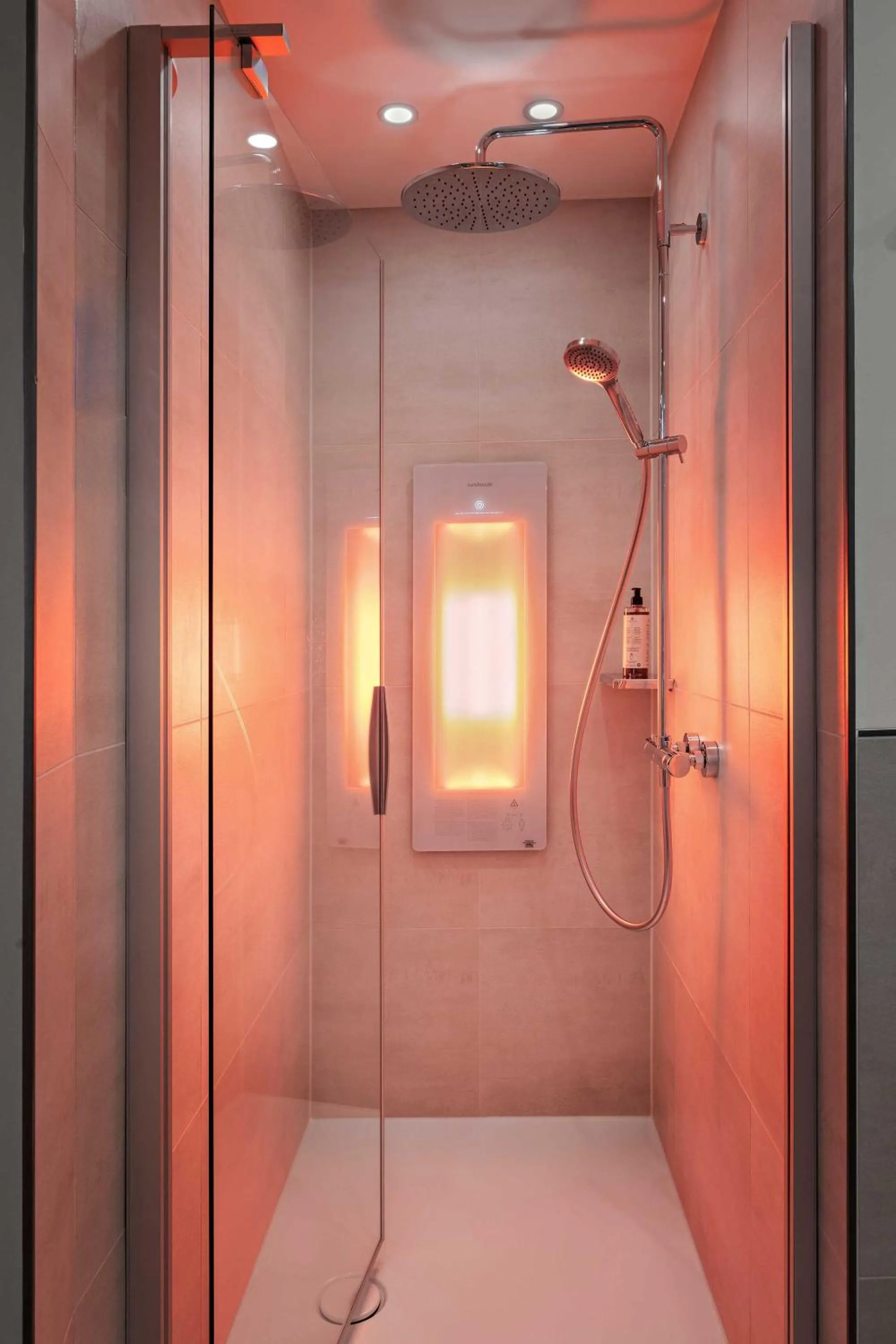 Shower in Hotel Central