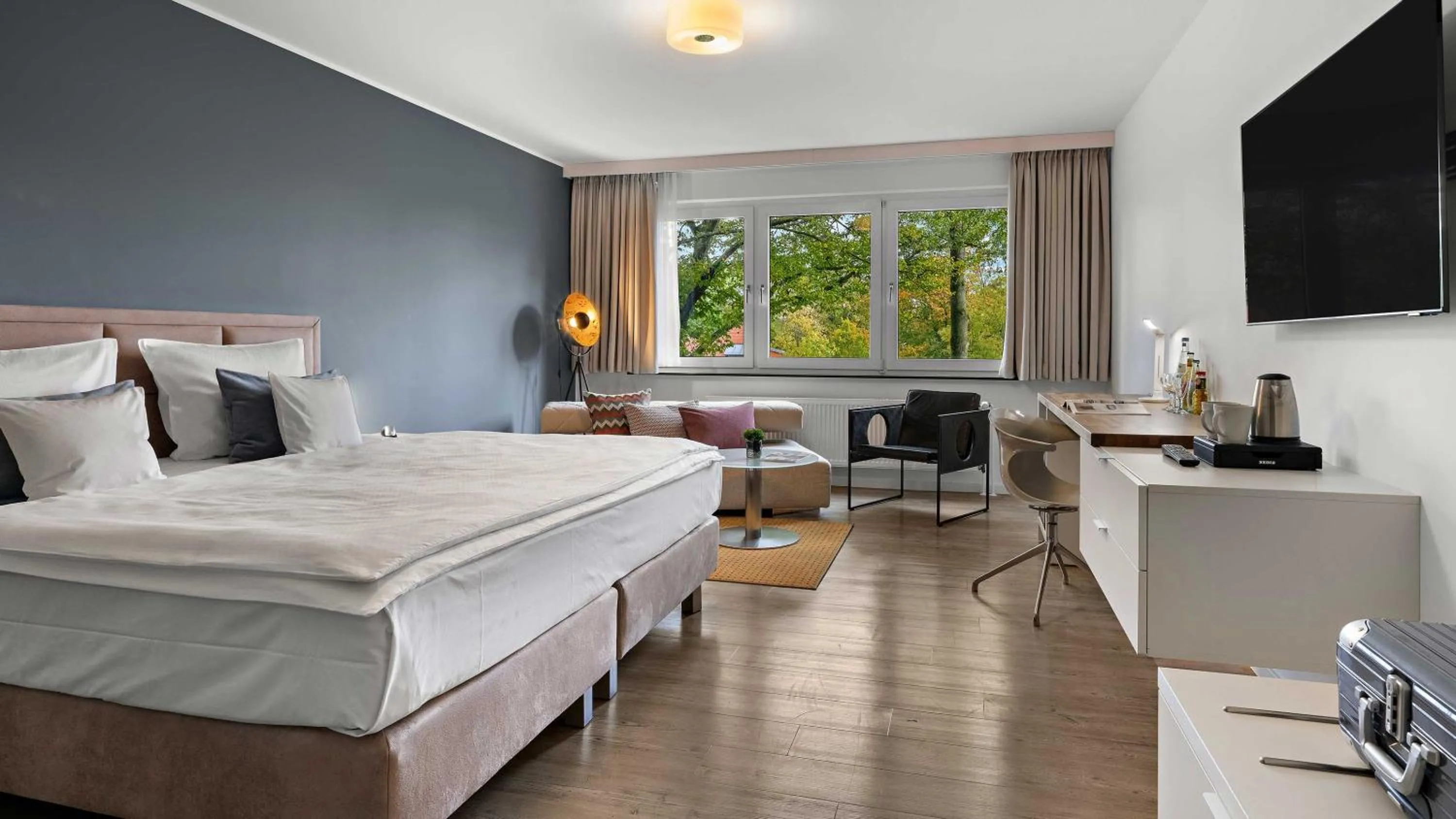 Photo of the whole room, Bed in Hotel Central