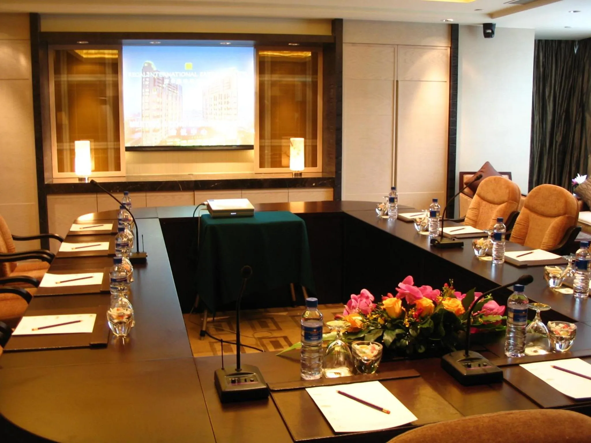 Business facilities in Hengshan Garden Hotel