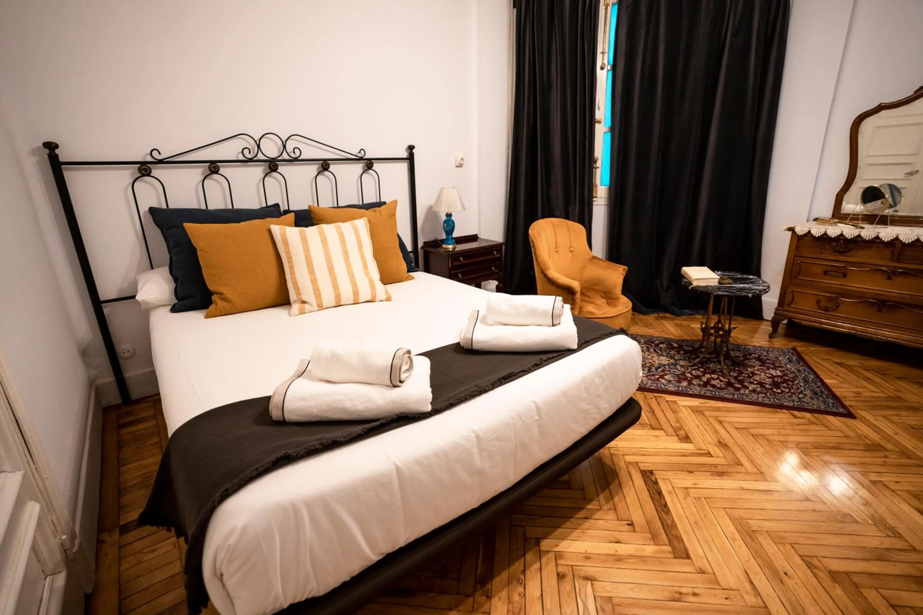 Triple Room with Shared Bathroom in HiHome Hostel Uría