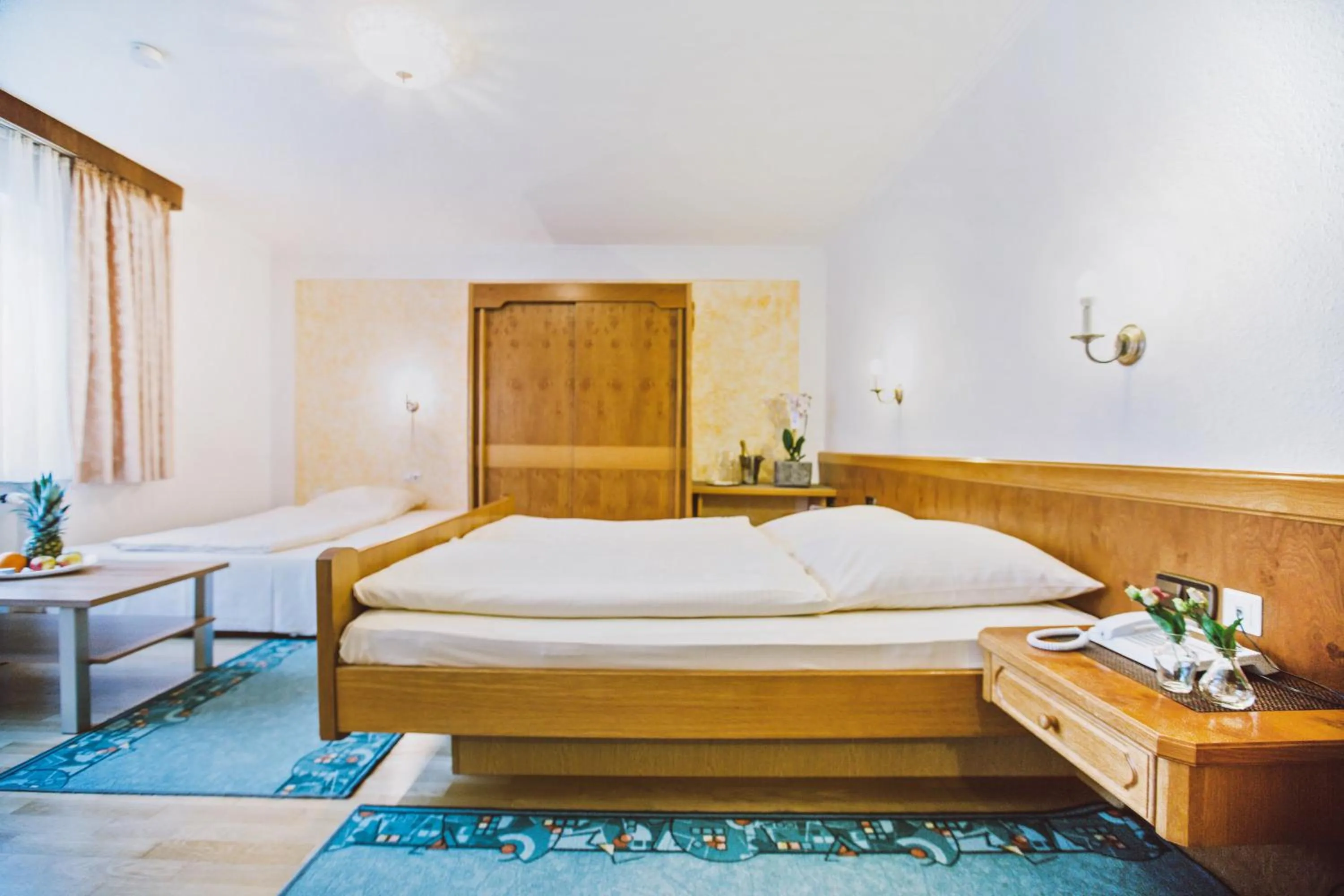 Photo of the whole room, Bed in Blochums Gasthof Hirsch