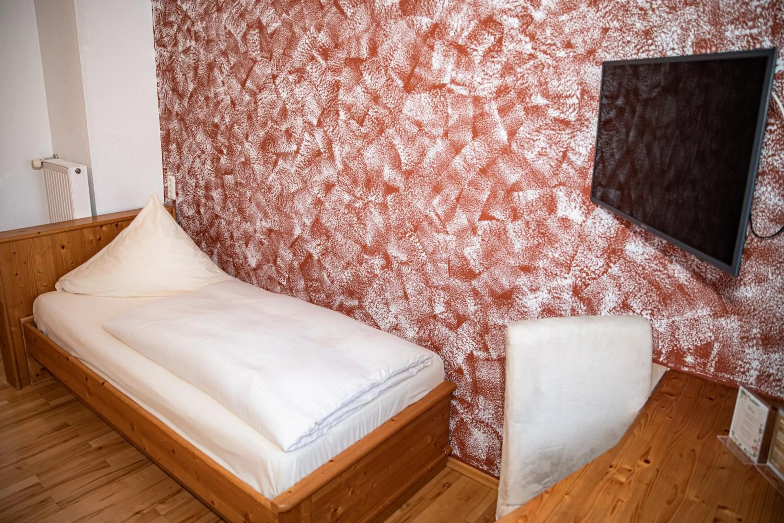 Bed in Blochums Gasthof Hirsch