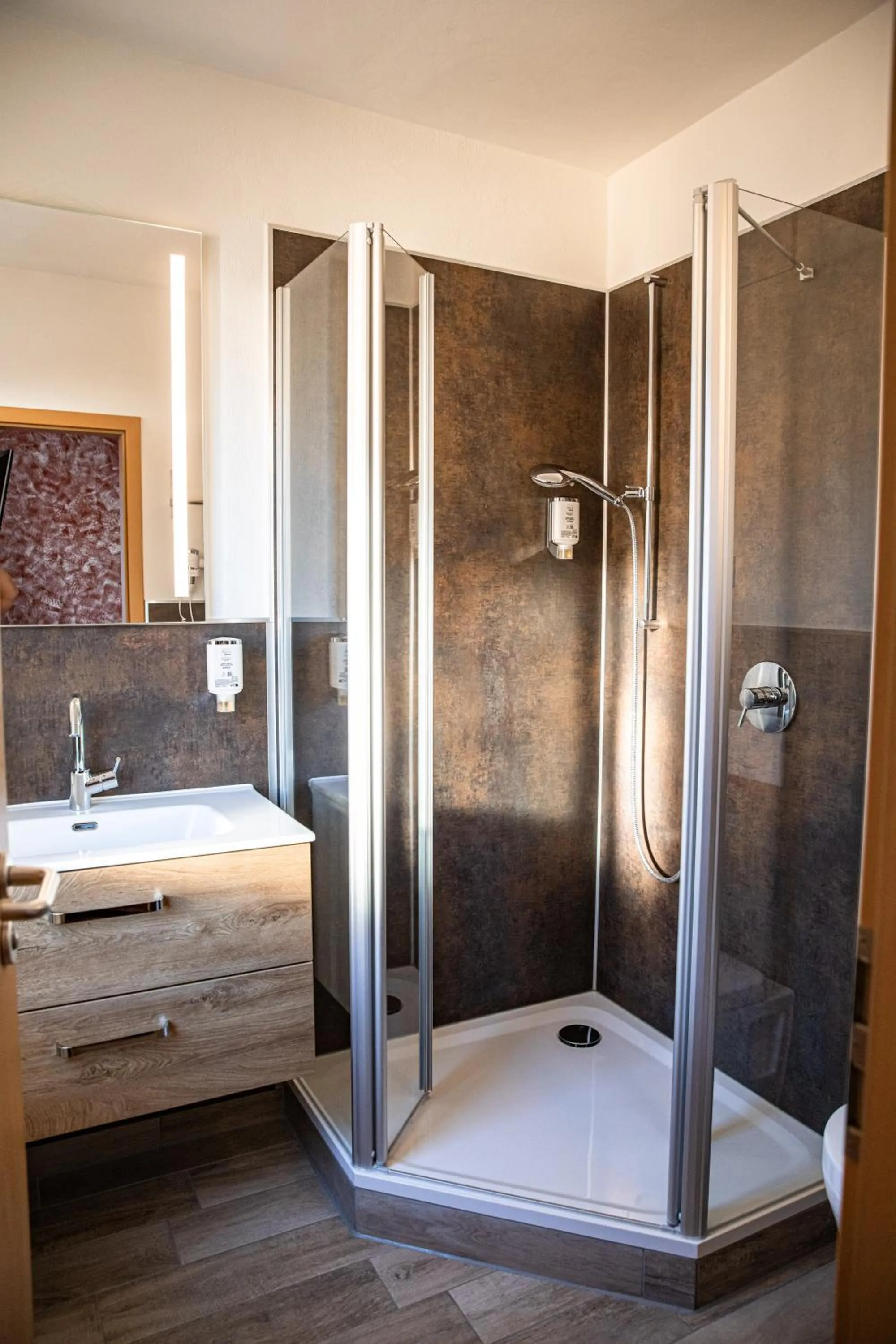 Shower in Blochums Gasthof Hirsch