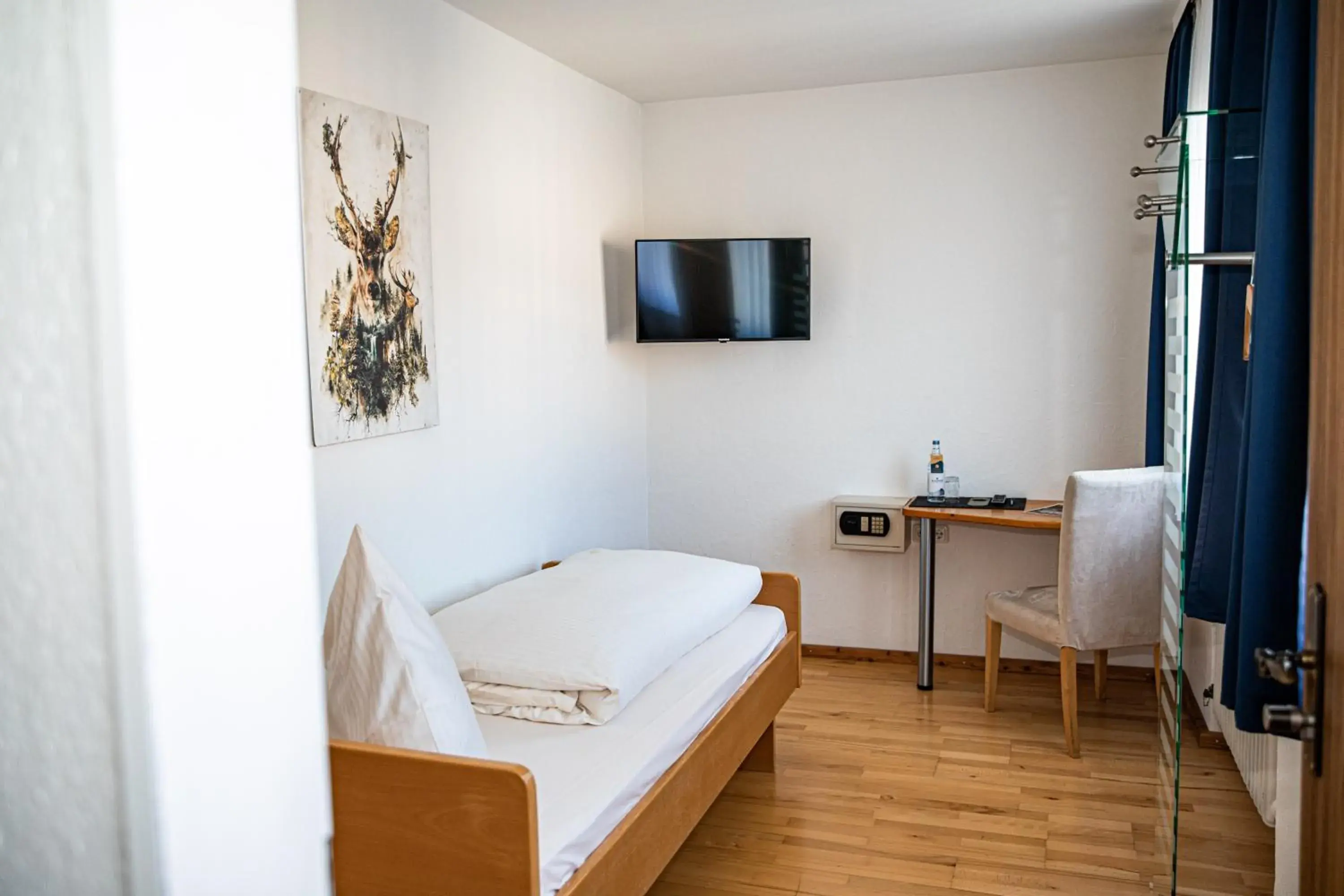 Small Single Room in Blochums Gasthof Hirsch Small Single Room in Blochums Gasthof Hirsch