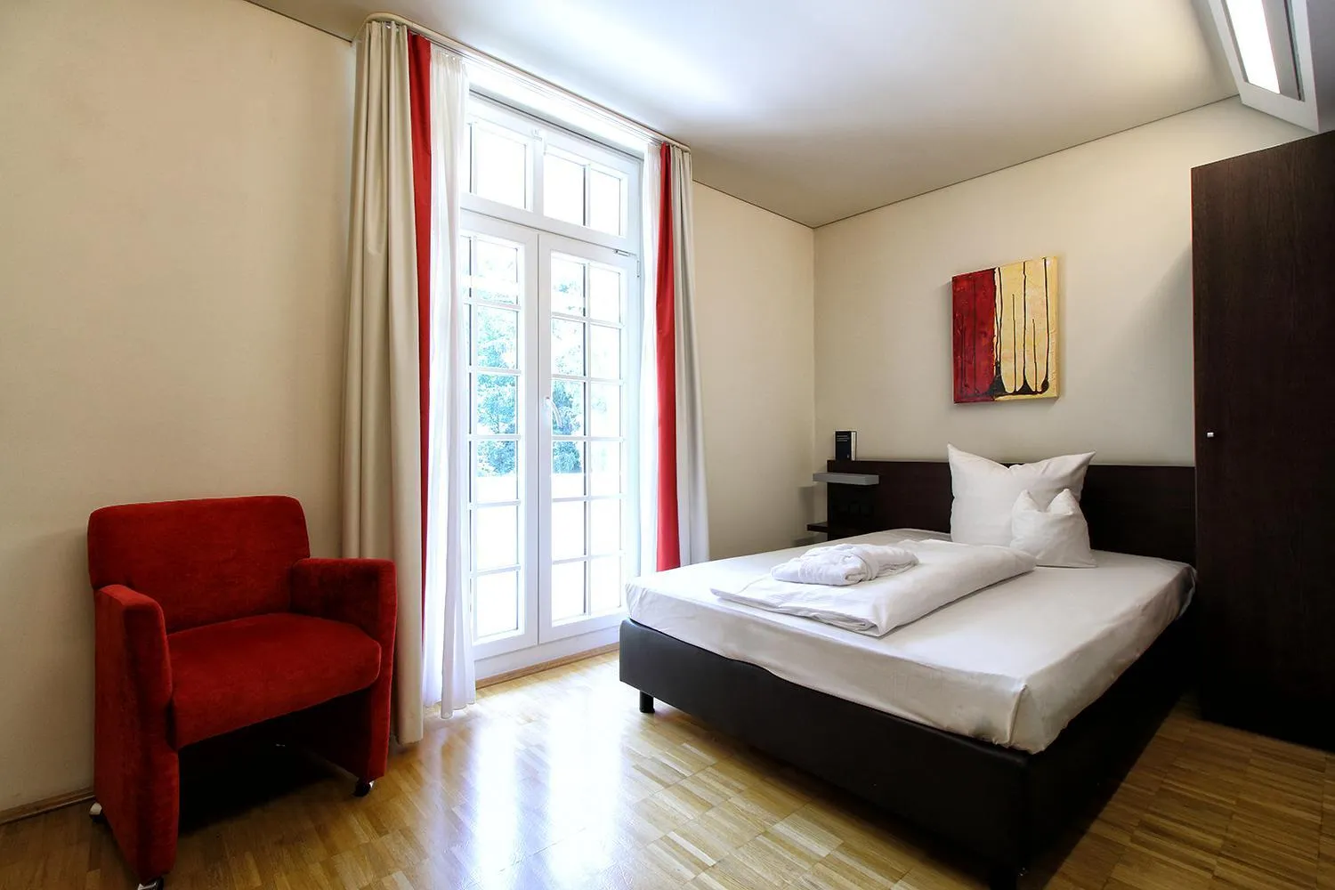 Bedroom, Bed in Santé Royale Hotel- & Gesundheitsresort Bad Brambach