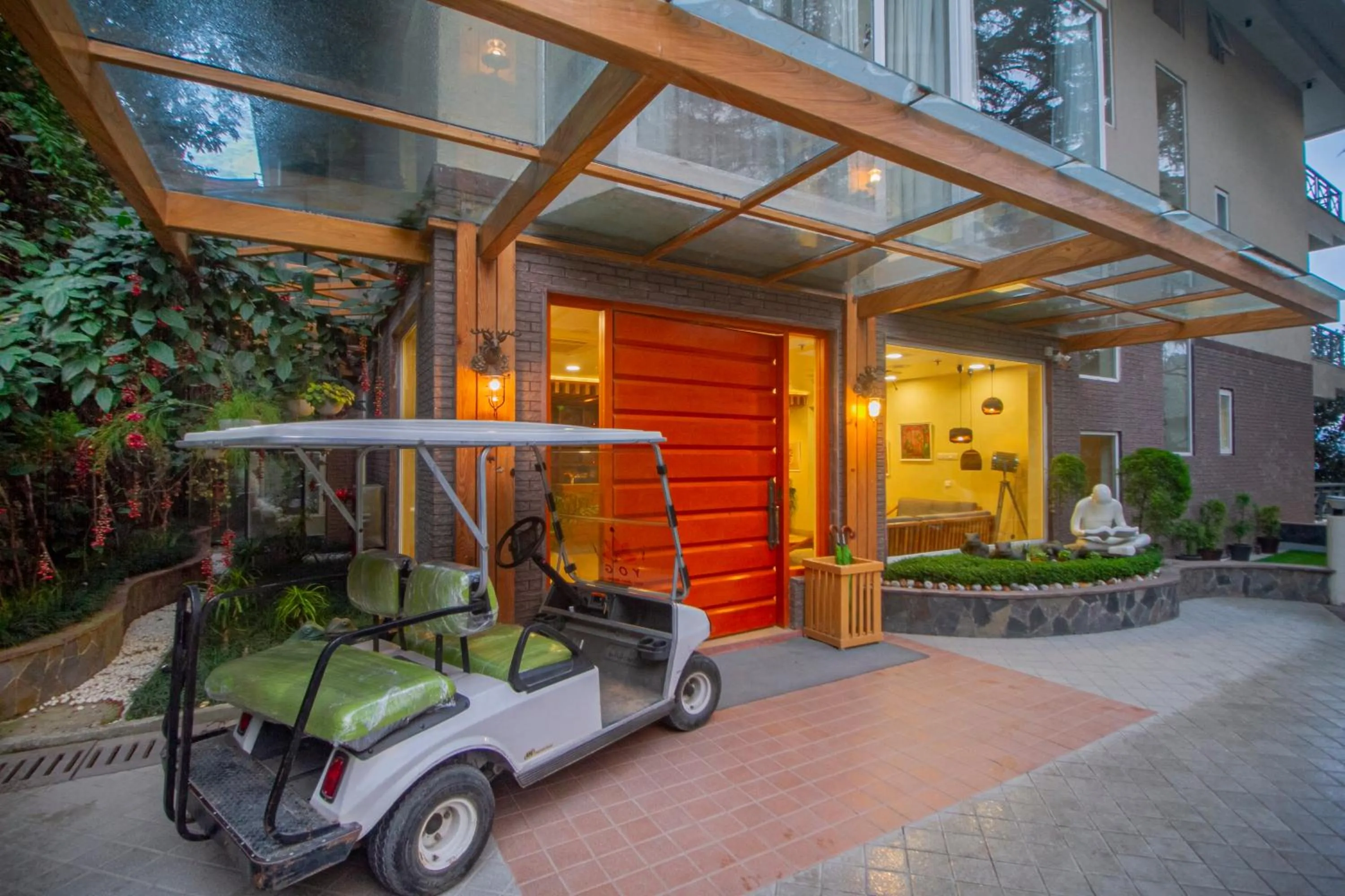 Facade/entrance in Yog Wellness Resort & Spa By Amritara