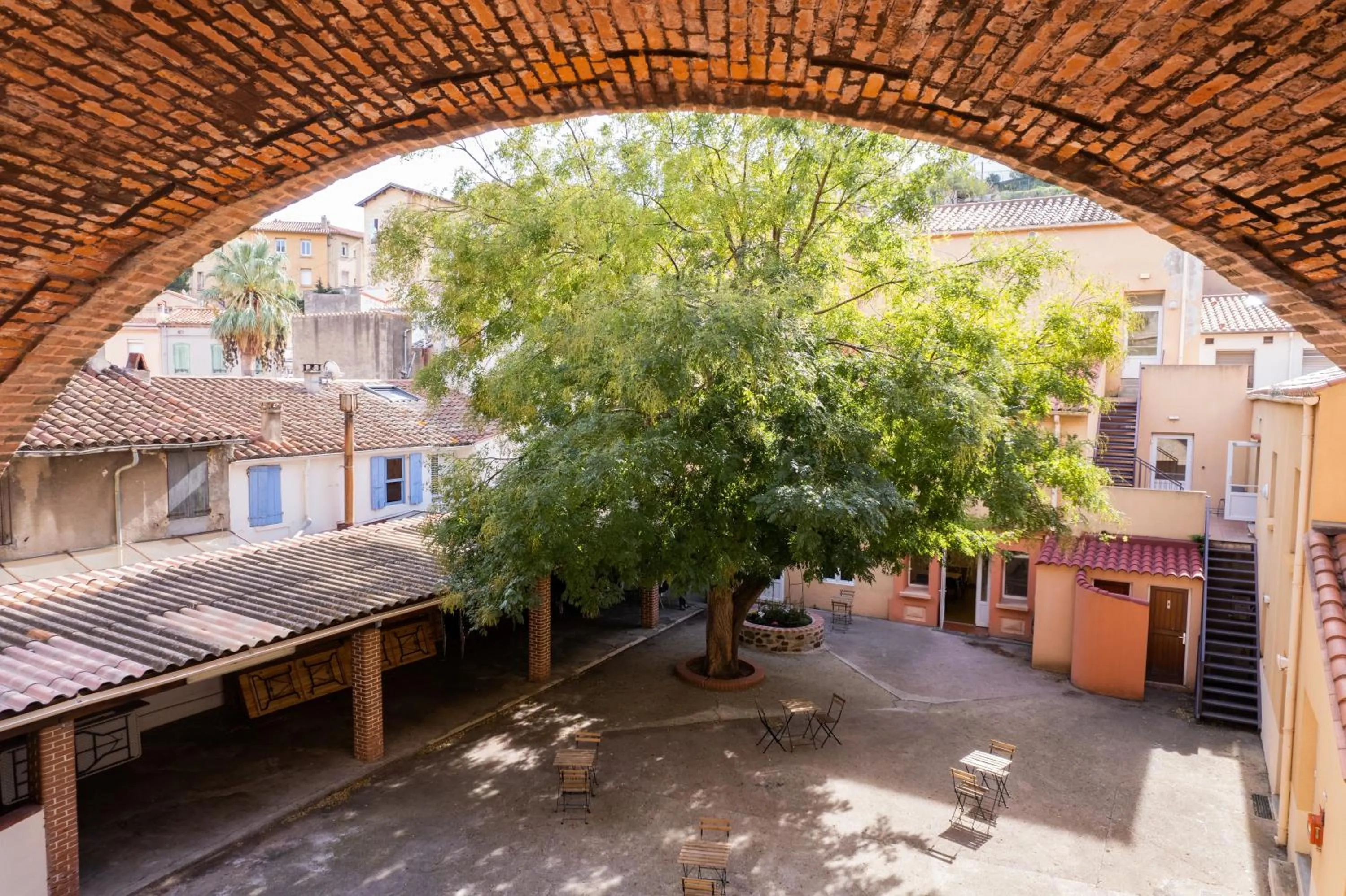 Inner courtyard view in Central Hôtel