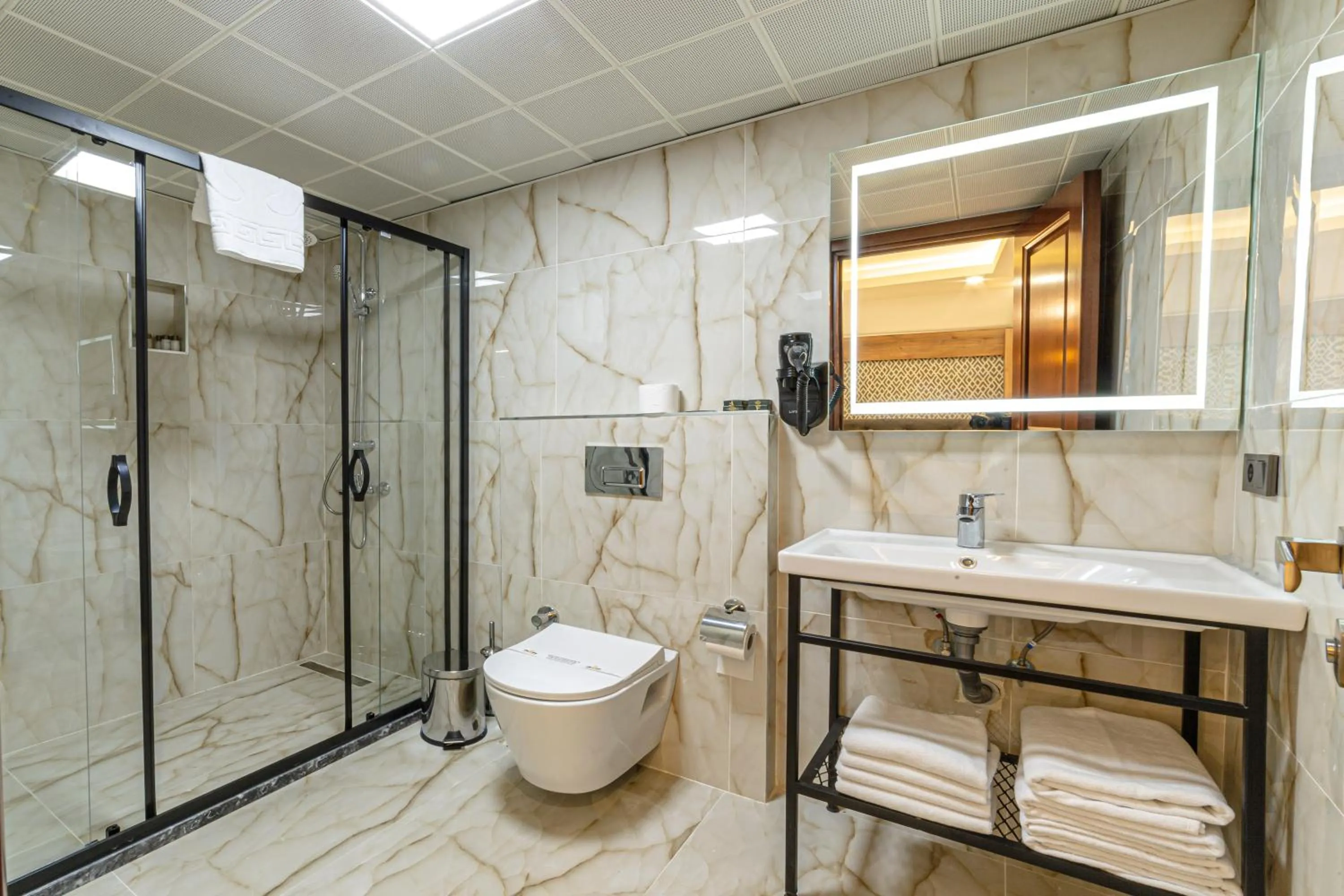 Shower in World Heritage Center Hotel