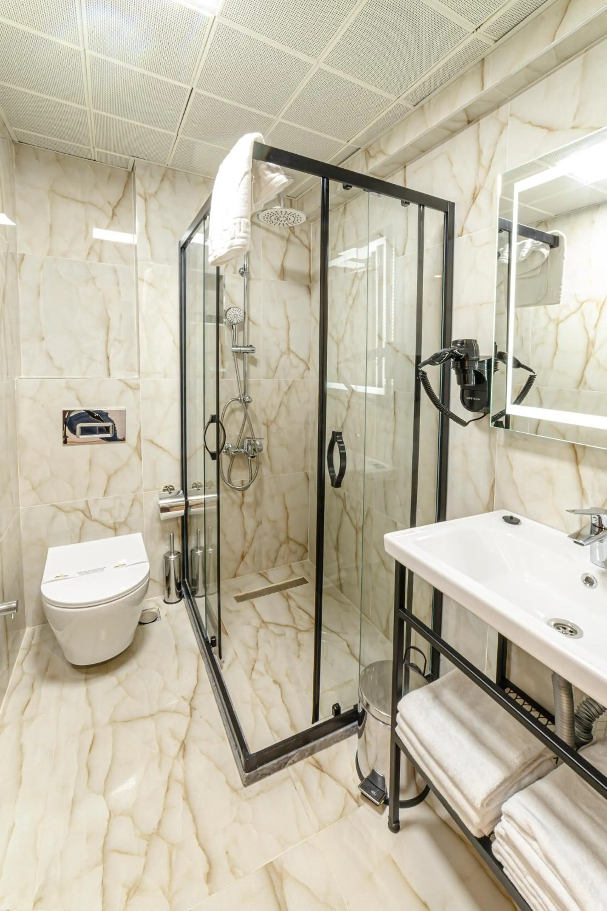 Bathroom in World Heritage Center Hotel