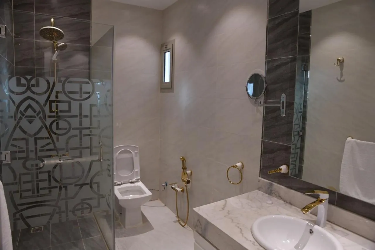 Crown City Hotel -فندق كراون ستي