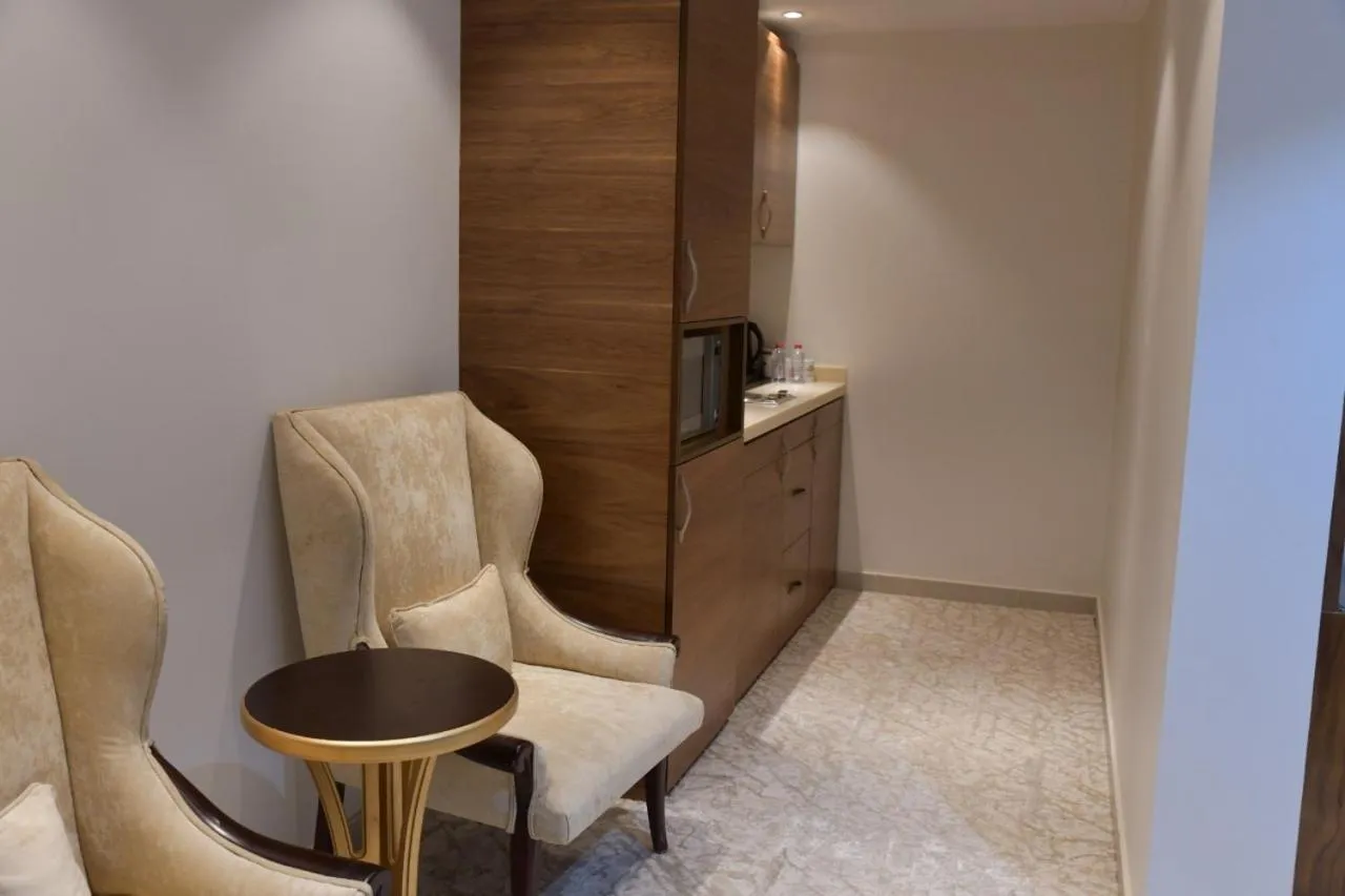 Crown City Hotel -فندق كراون ستي