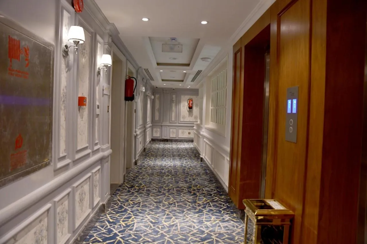 Crown City Hotel -فندق كراون ستي