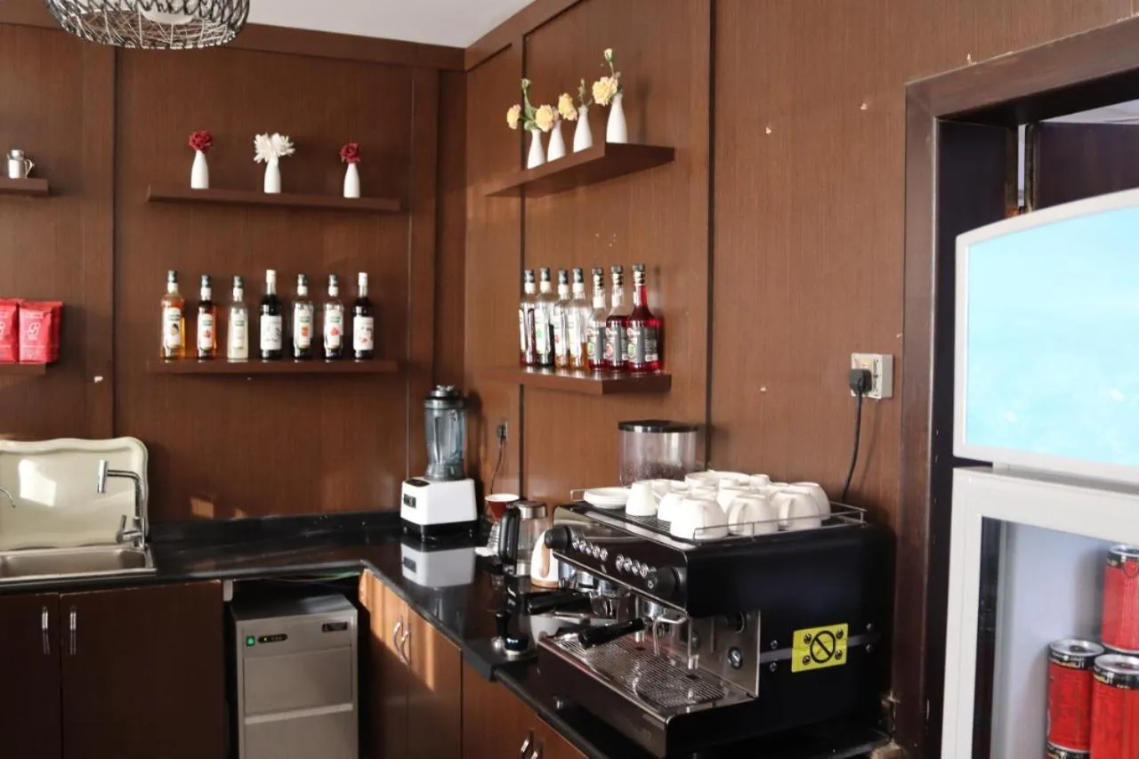 Crown City Hotel -فندق كراون ستي