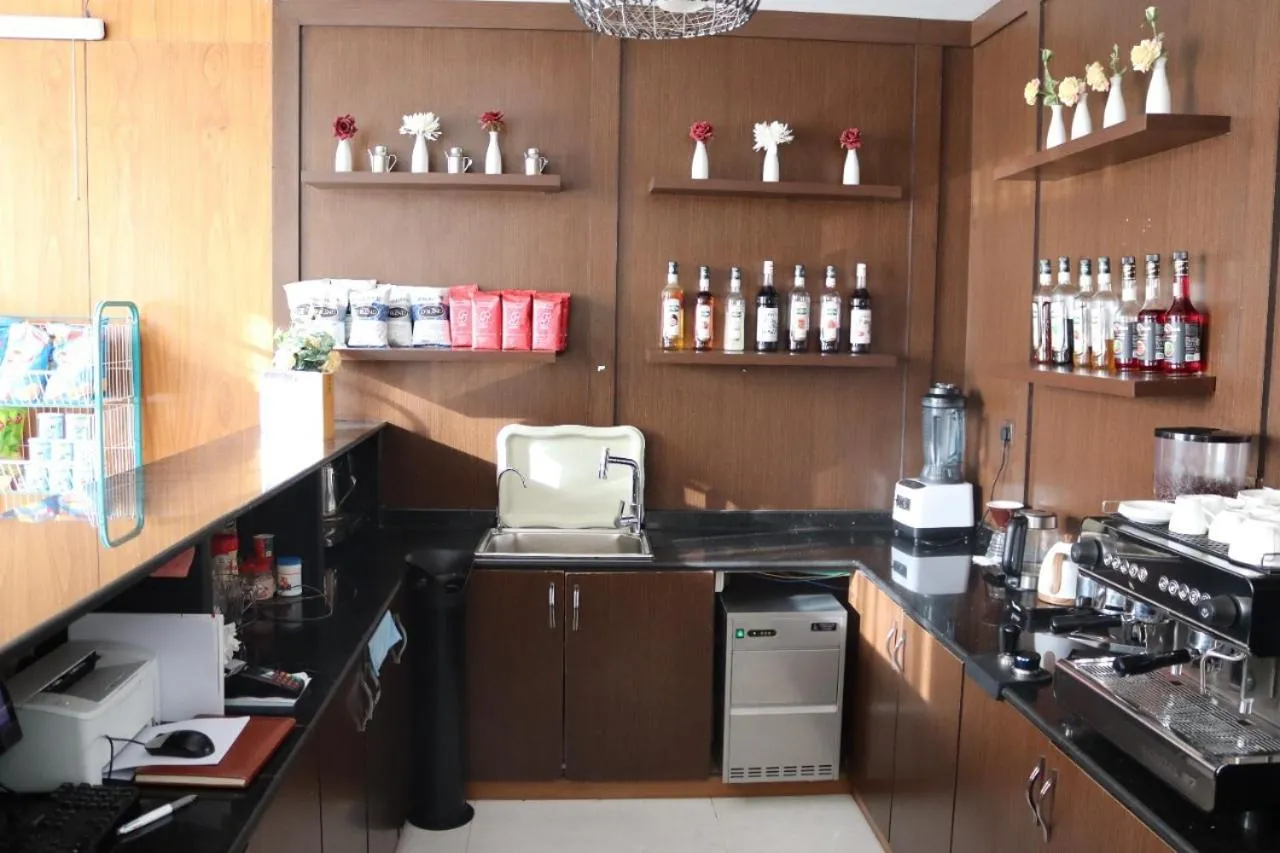 Crown City Hotel -فندق كراون ستي