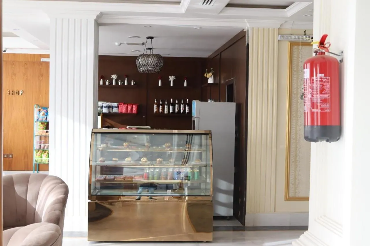 Crown City Hotel -فندق كراون ستي